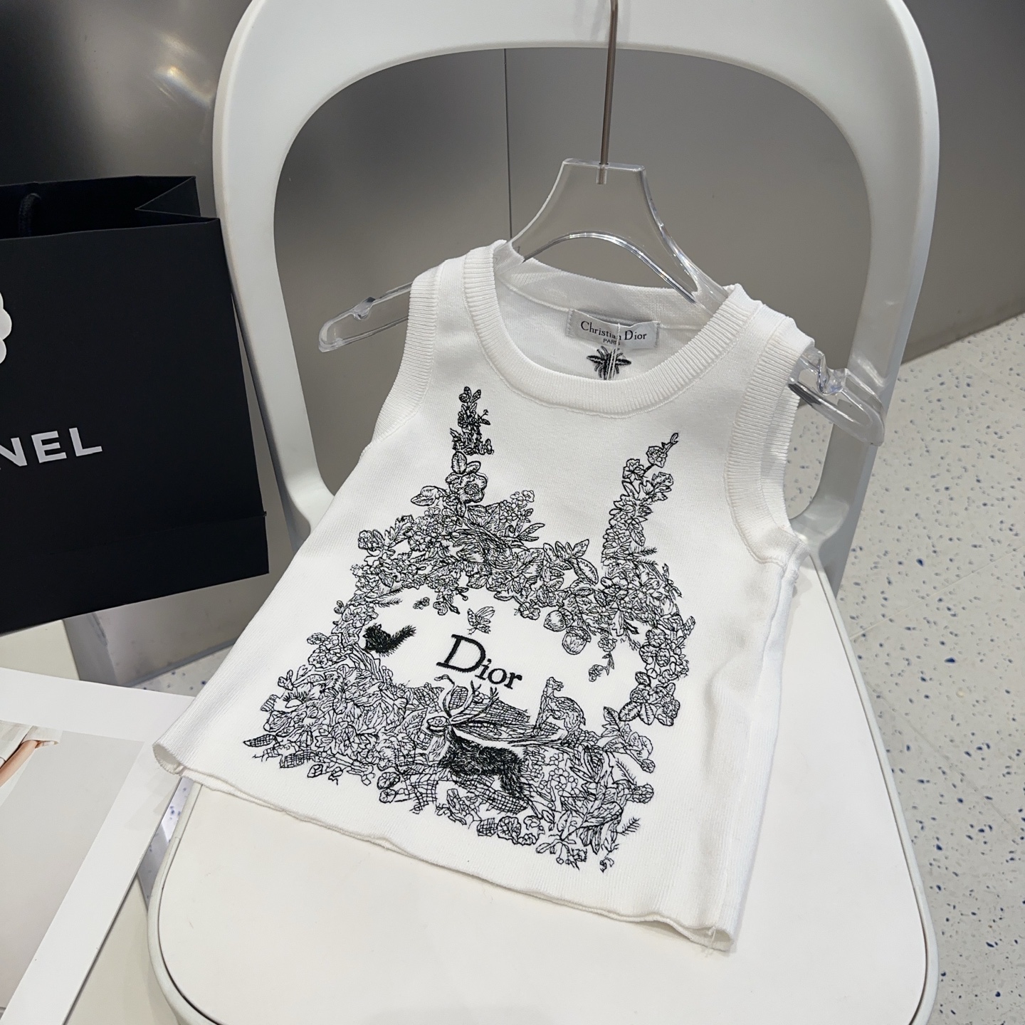 NO:377014,Dior vest, wearing a jacket, super hot, single size, swimsuit, swimsuit, bikini, dior, jackets & coats, swimsuits, bikinis19860909迪奥背心,搭外套单穿超爆 均码泳衣泳裤比基尼,泳衣，泳裤，比基尼,dior,jackets & coats,swimsuits,bikinis,accessory