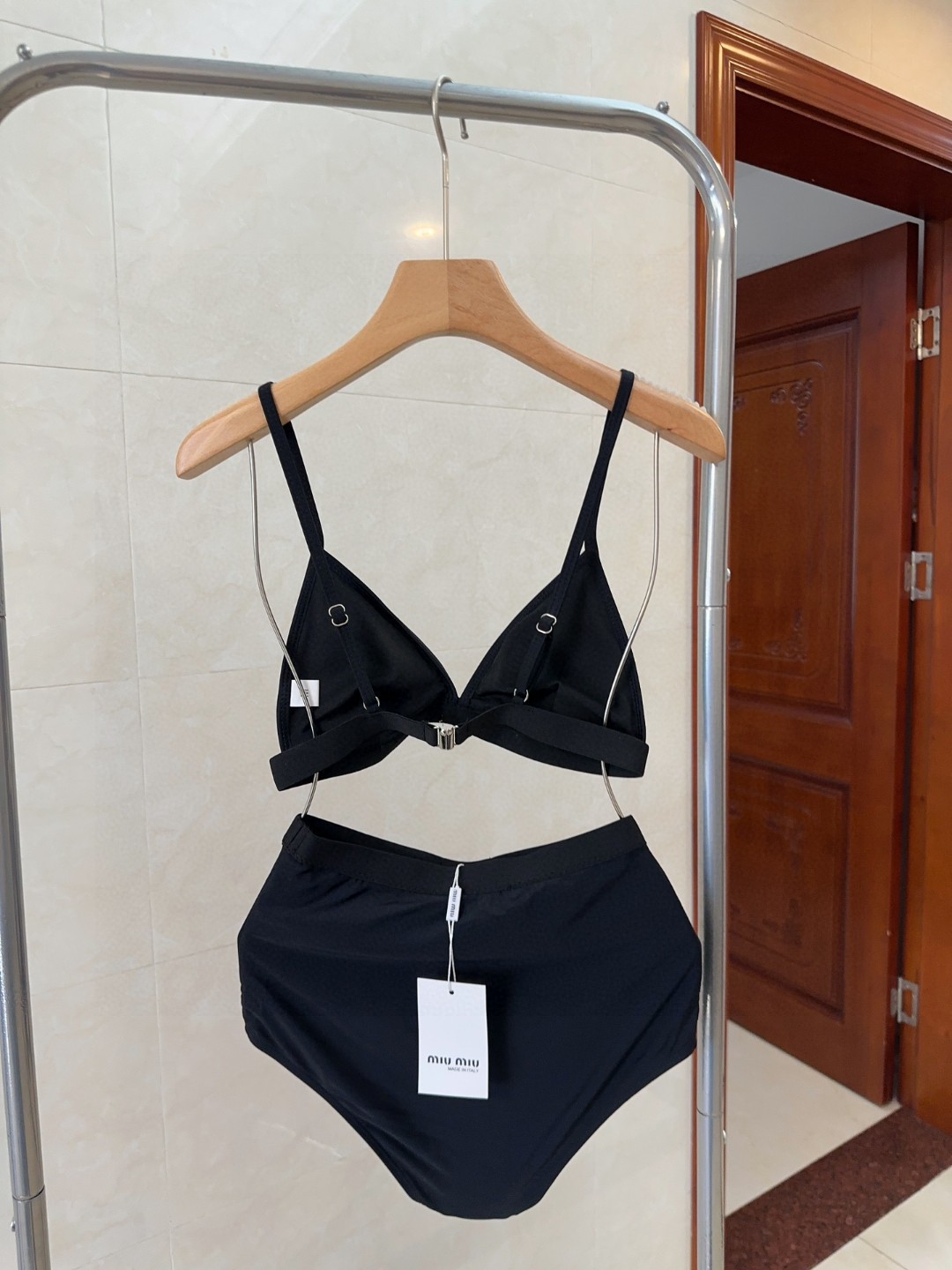 
 miumiu泳衣，上身显瘦而且好看！穿着很洋气😍SML