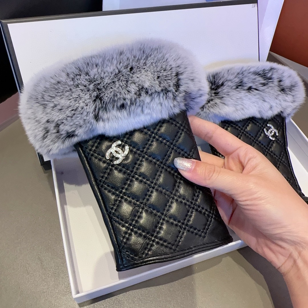 
香奈儿秋冬短款懒兔毛手套👍值得对比🔥🔥同款不同品质，秒杀市场差产品，进口一级羊皮➕懒兔毛内里加绒 🙌经