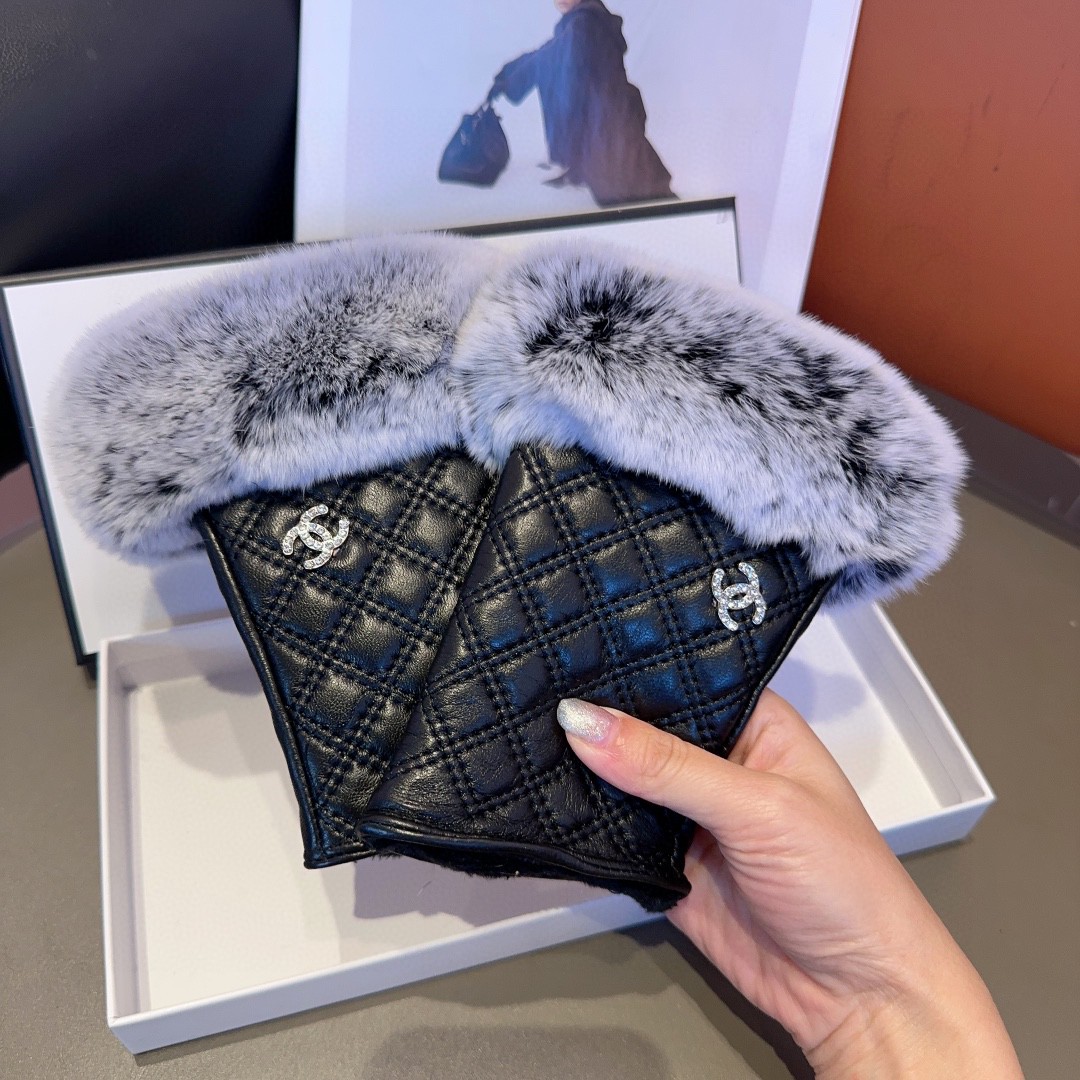 
香奈儿秋冬短款懒兔毛手套👍值得对比🔥🔥同款不同品质，秒杀市场差产品，进口一级羊皮➕懒兔毛内里加绒 🙌经