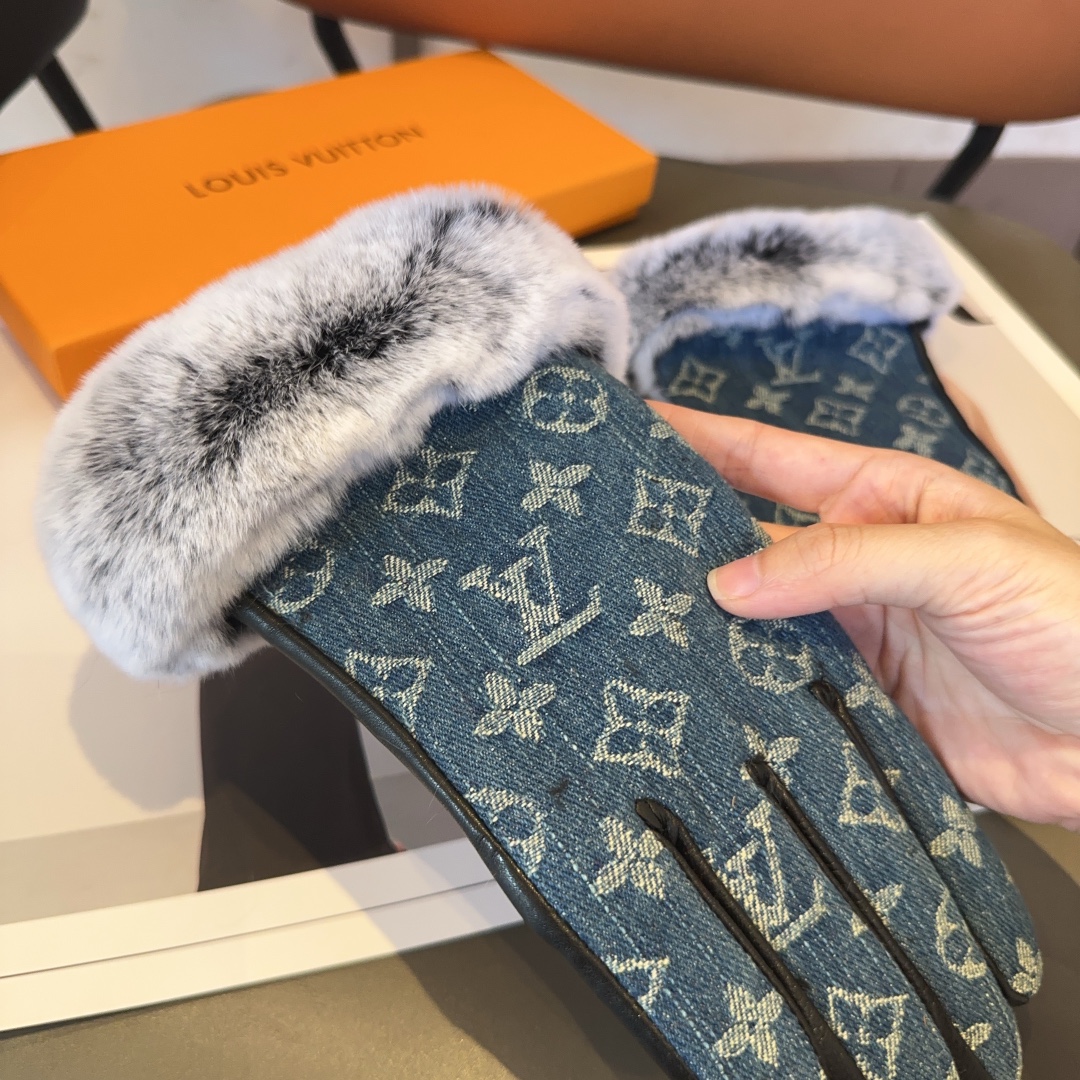 
LV牛仔羊皮手套，时尚手套，秋冬保暖加绒内里，经典简洁💕上手超舒适柔软、百搭！ML