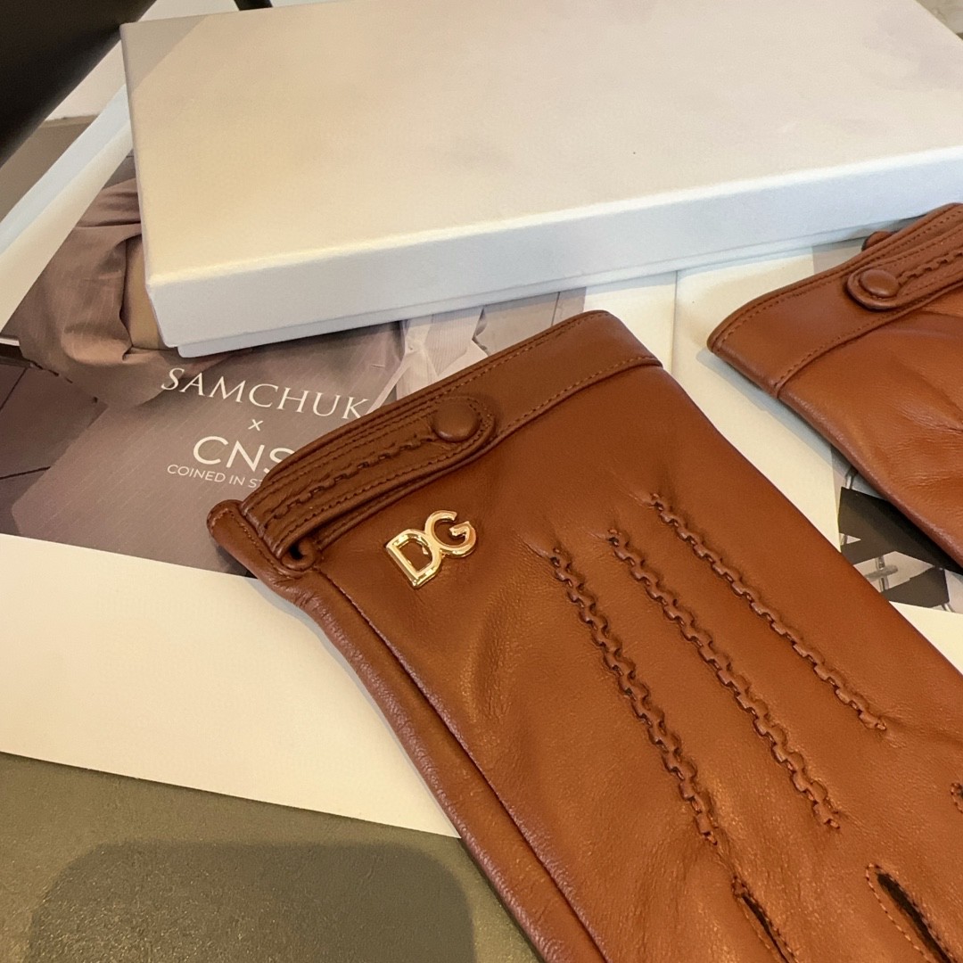 
DG男款新品羊皮手套，时尚手套，秋冬保暖加绒内里，经典简洁💕上手超舒适柔软、百搭！码数L,XL