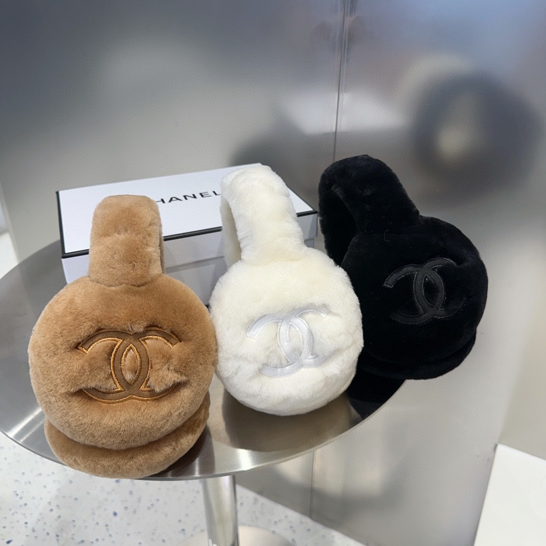 
💕人间白富美,网红明星同款😍
香奈儿刺绣耳罩，保暖☺️
滑雪日常凹造型简直太赞了
保暖打气物件
高颜值