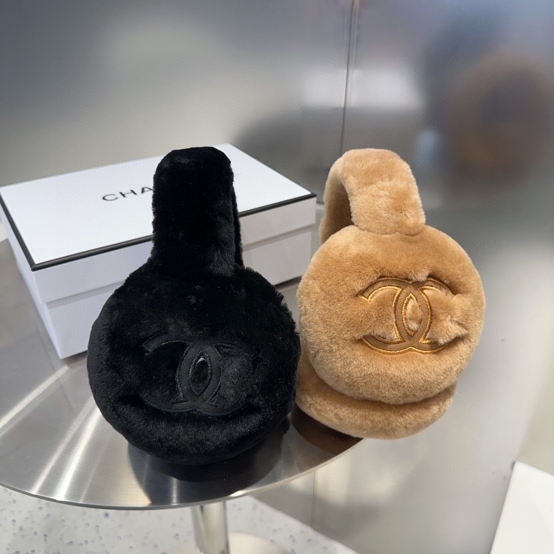 
💕人间白富美,网红明星同款😍
香奈儿刺绣耳罩，保暖☺️
滑雪日常凹造型简直太赞了
保暖打气物件
高颜值