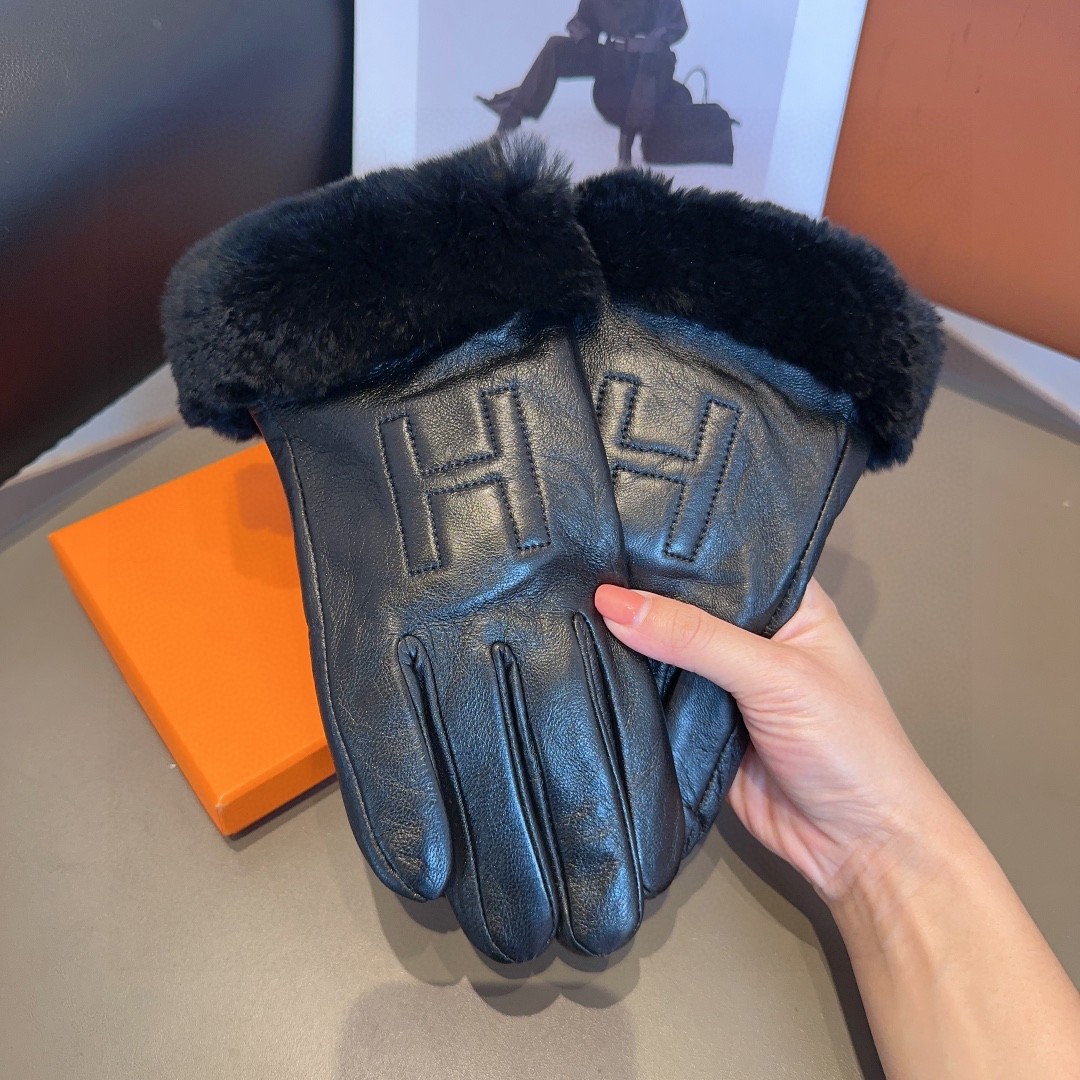 
爱马仕羊皮手套，时尚手套，秋冬保暖内里，经典简洁💕上手超舒适柔软、百搭！均码