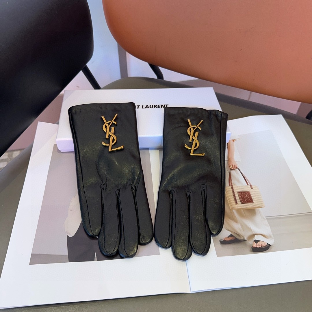 
圣罗兰羊皮手套，时尚手套，秋冬保暖加绒内里，经典简洁💕上手超舒适柔软、百搭！