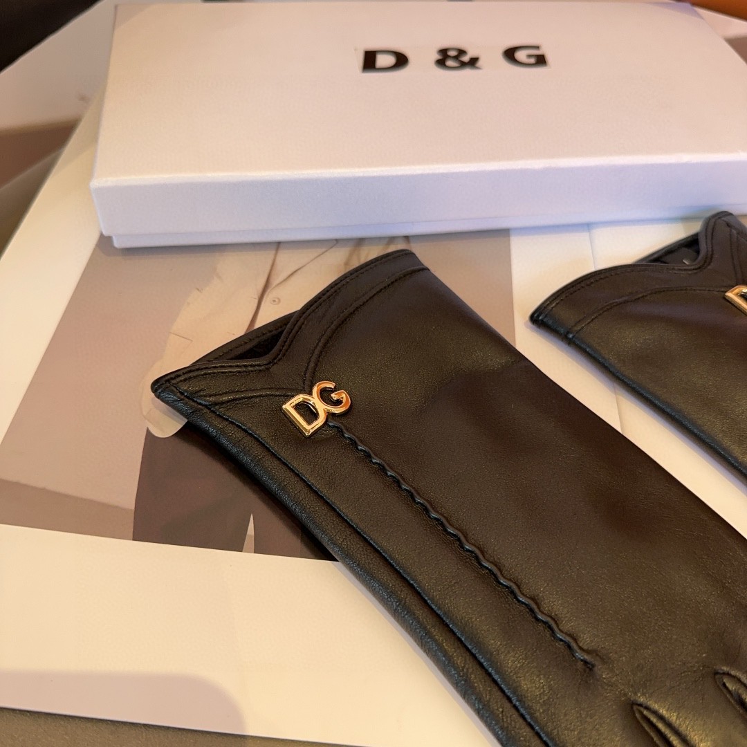 
DG羊皮手套，时尚手套，秋冬保暖加绒内里，经典简洁💕上手超舒适柔软、百搭！ML