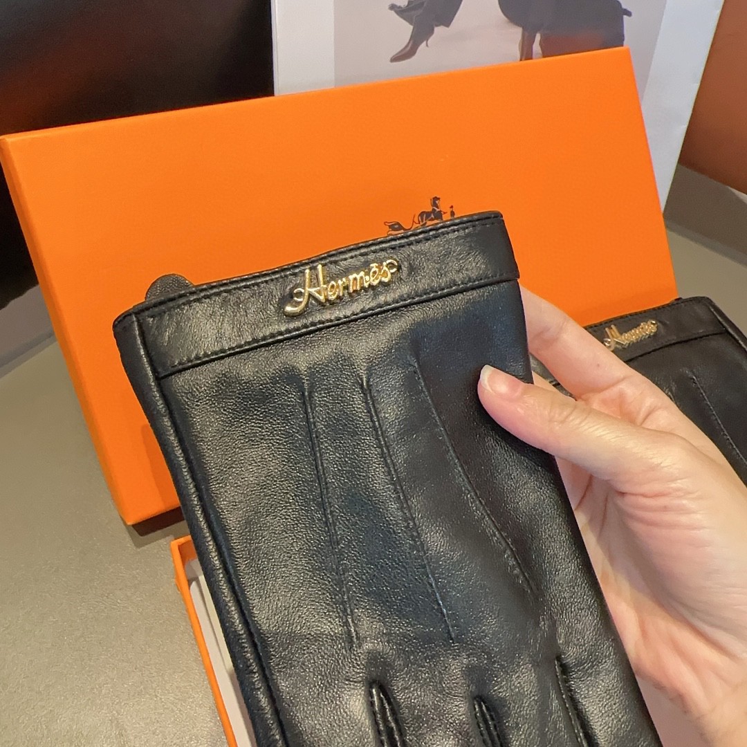 
爱马仕男款新品羊皮手套，时尚手套，秋冬保暖加绒内里，经典简洁💕上手超舒适柔软、百搭！码数L,XL