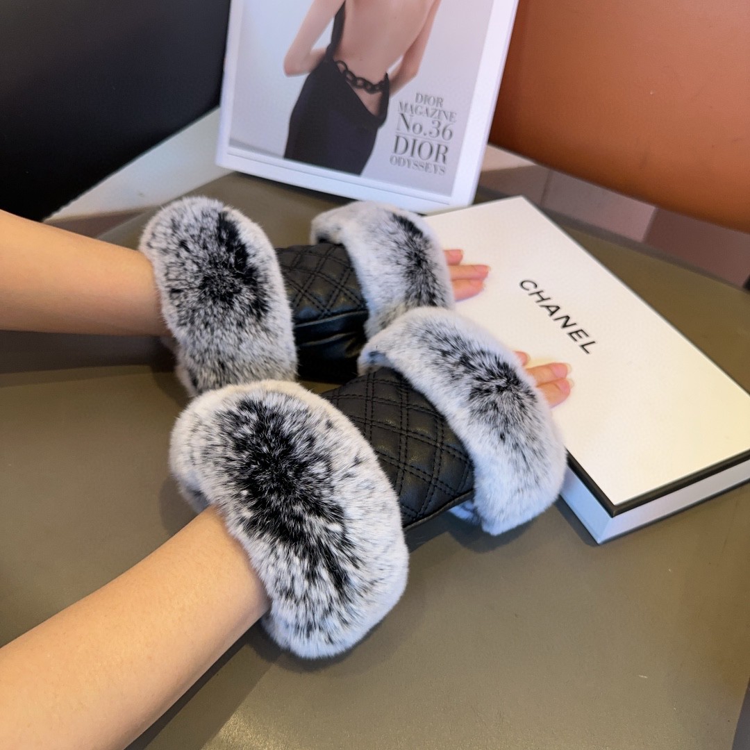 
香奈儿女款羊皮手套，时尚手套，秋冬保暖加绒内里，经典简洁💕上手超舒适柔软、百搭！ML