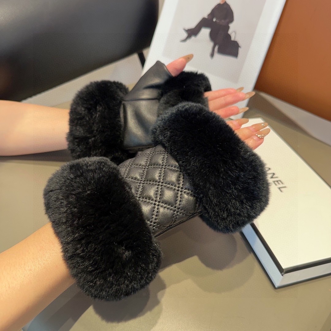 
香奈儿女款羊皮手套，时尚手套，秋冬保暖加绒内里，经典简洁💕上手超舒适柔软、百搭！ML
