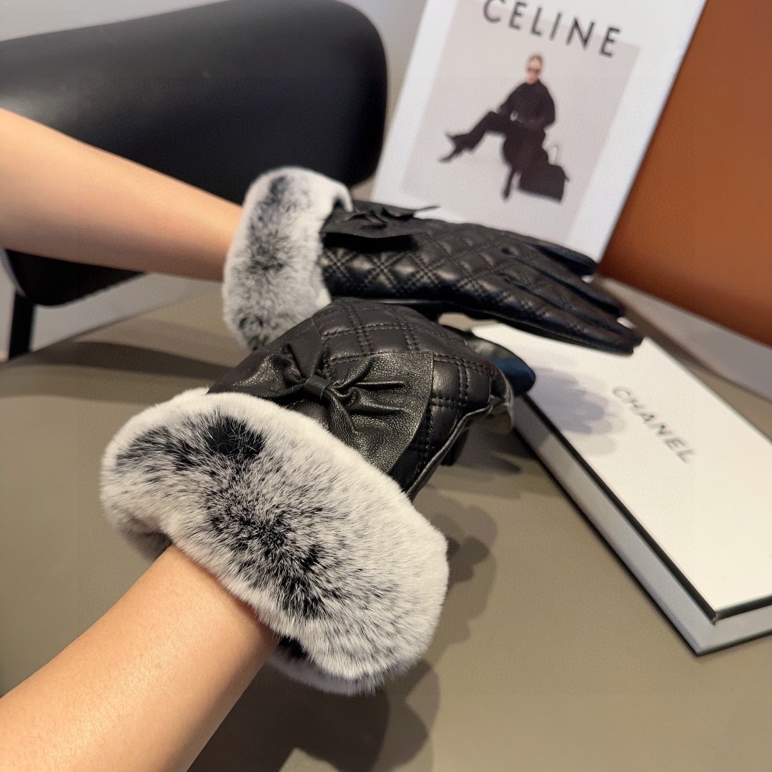 
香奈儿秋冬懒兔毛手套👍值得对比🔥🔥同款不同品质，秒杀市场差产品，进口一级羊皮➕懒兔毛内里加绒 🙌经典不