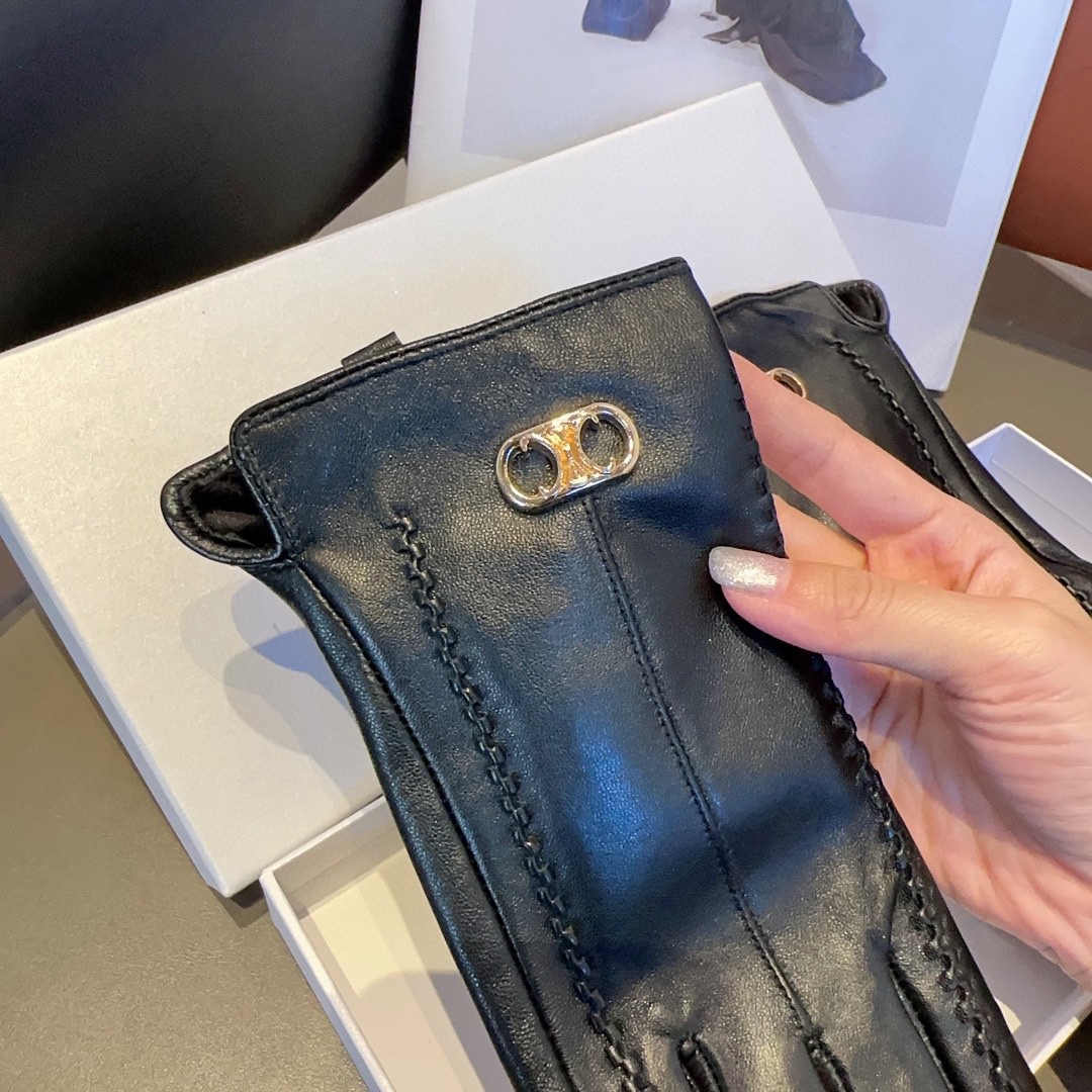 
塞琳 女款新品羊皮手套，时尚手套，秋冬保暖加绒内里，经典简洁💕上手超舒适柔软、百搭！码数ML