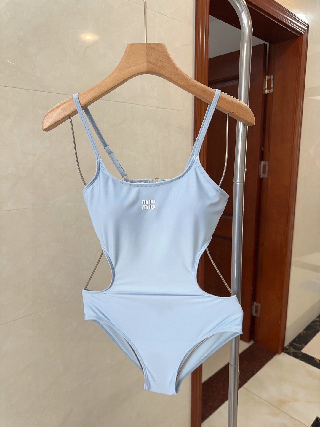NO:377481,Miumiu swimsuits, a must-have for fashionable trendy people!  The real thing is super good!  It's great to take photos on the beach!  SML swimsuits, swimsuits, swimsuits, bikinis, miumiu, swimsuits, bikinis19860909miumiu泳衣,时尚潮人必备！实物超级好看！海边度假拍照超级好！SML泳衣泳裤比基尼,泳衣，泳裤，比基尼,miumiu,swimsuits,bikinis,accessory