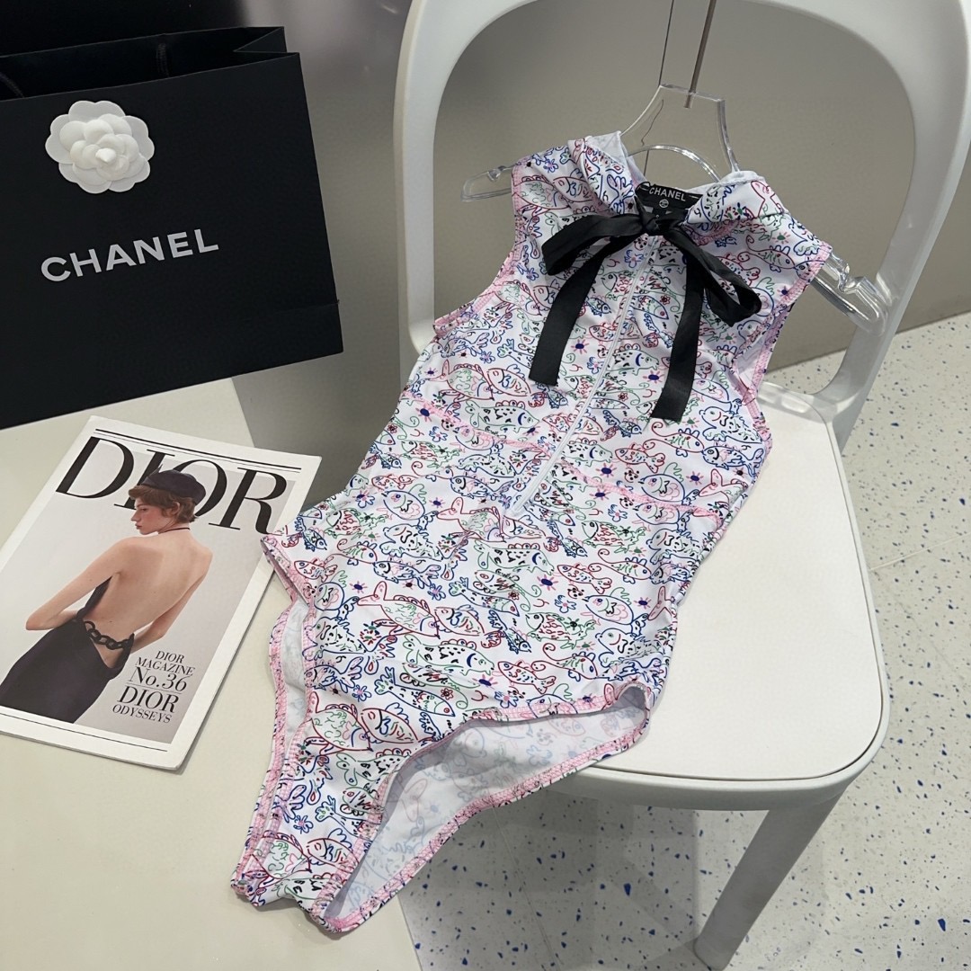 NO:377713,Chanel swimsuit, the real thing is so beautiful!  If you can't take pictures of it, whoever wears it will be beautiful!  Very worth buying SML swimsuits, swimsuits, swimsuits, bikinis, chanels, swimsuits, bikinis19860909香奈儿泳衣,实物实在太美了！拍不出来它的美谁穿谁美！很值得入手 SML泳衣泳裤比基尼,泳衣，泳裤，比基尼,chanel,swimsuits,bikinis,accessory
