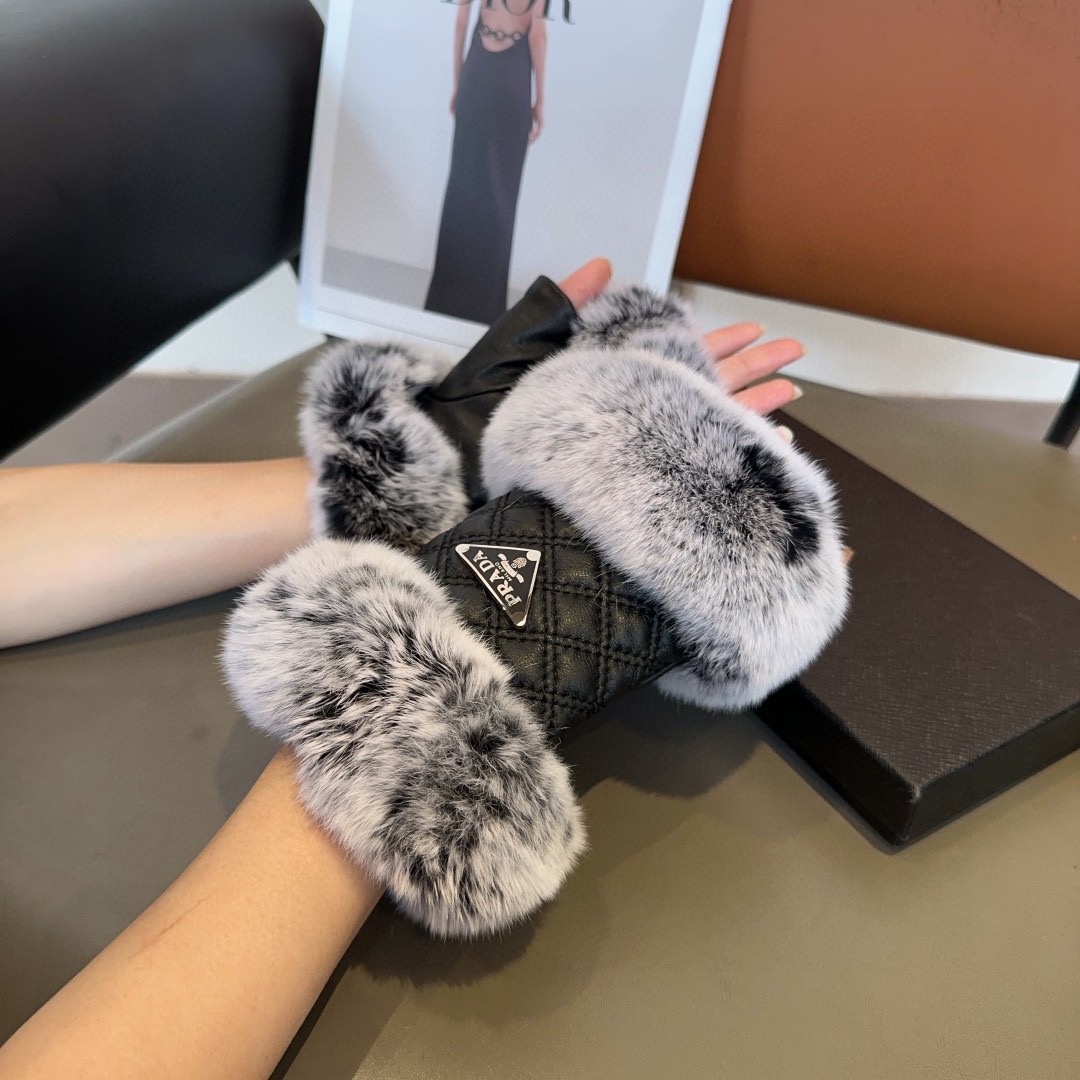 普拉达羊皮手套，时尚手套，秋冬保暖内里，经典简洁💕上手超舒适柔软、百搭！均码