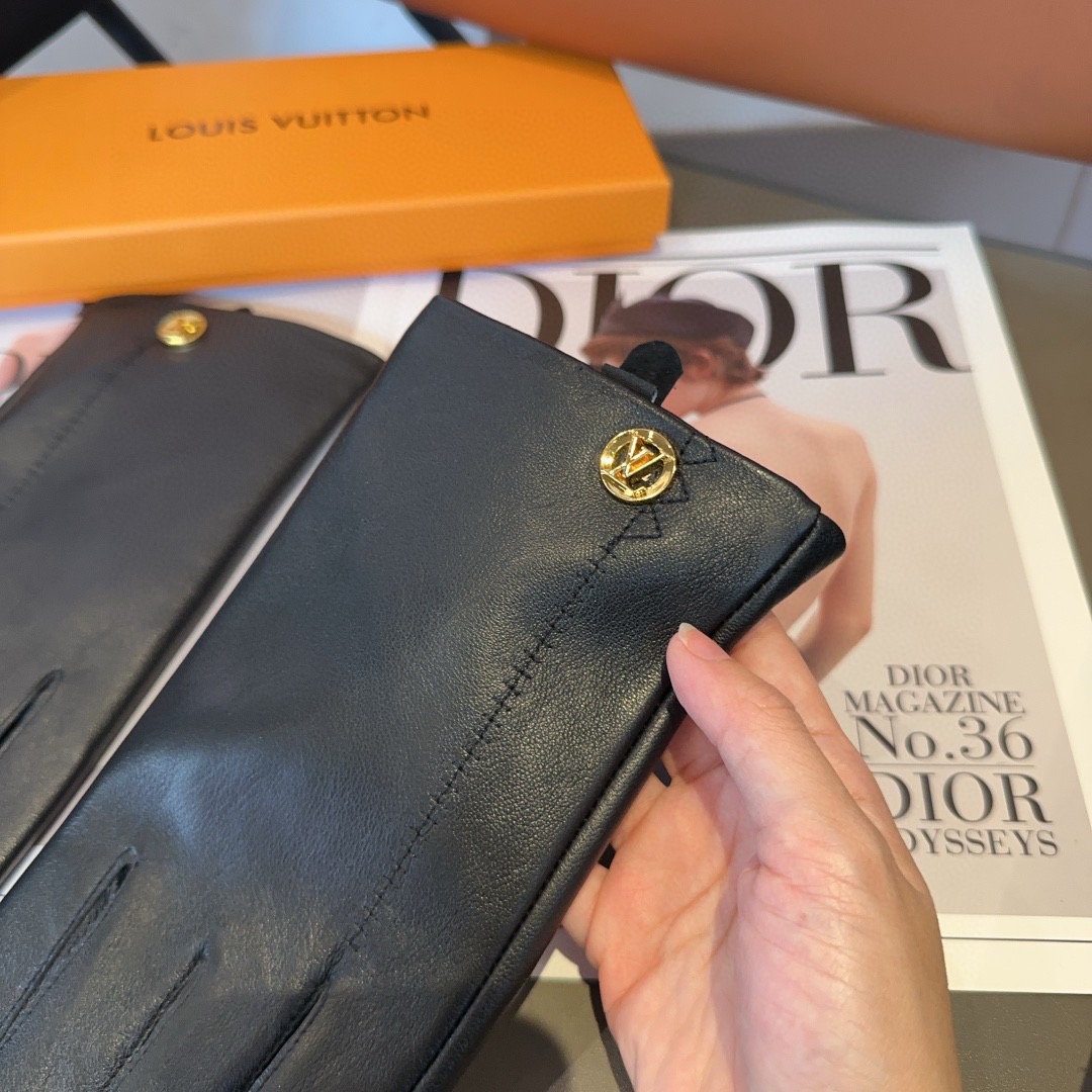 LV男款新品羊皮手套，时尚手套，秋冬保暖加绒内里，经典简洁💕上手超舒适柔软、百搭！码数L,XL