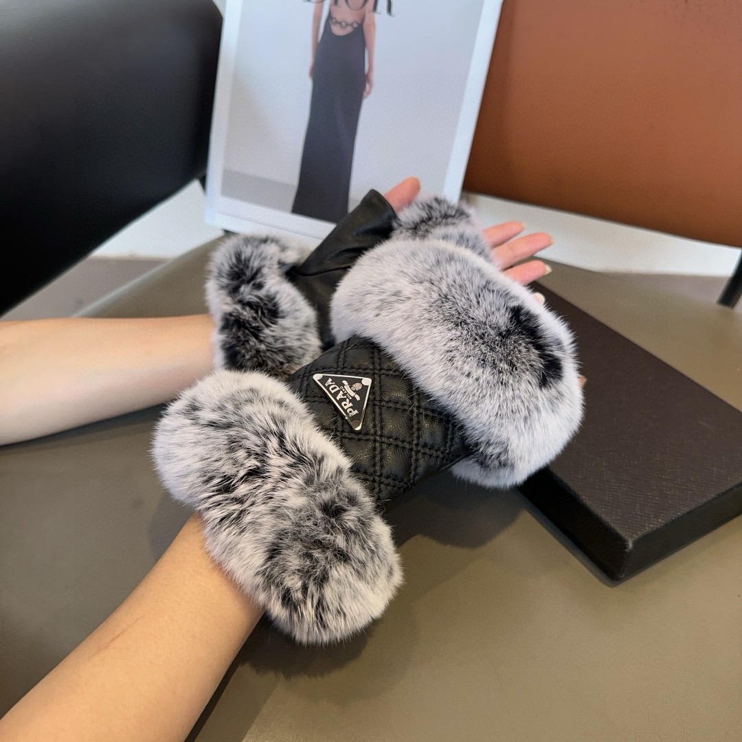 普拉达羊皮手套，时尚手套，秋冬保暖内里，经典简洁💕上手超舒适柔软、百搭！均码