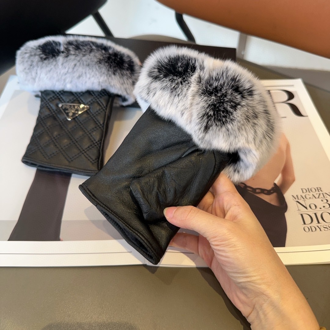 普拉达羊皮手套，时尚手套，秋冬保暖内里，经典简洁💕上手超舒适柔软、百搭！均码