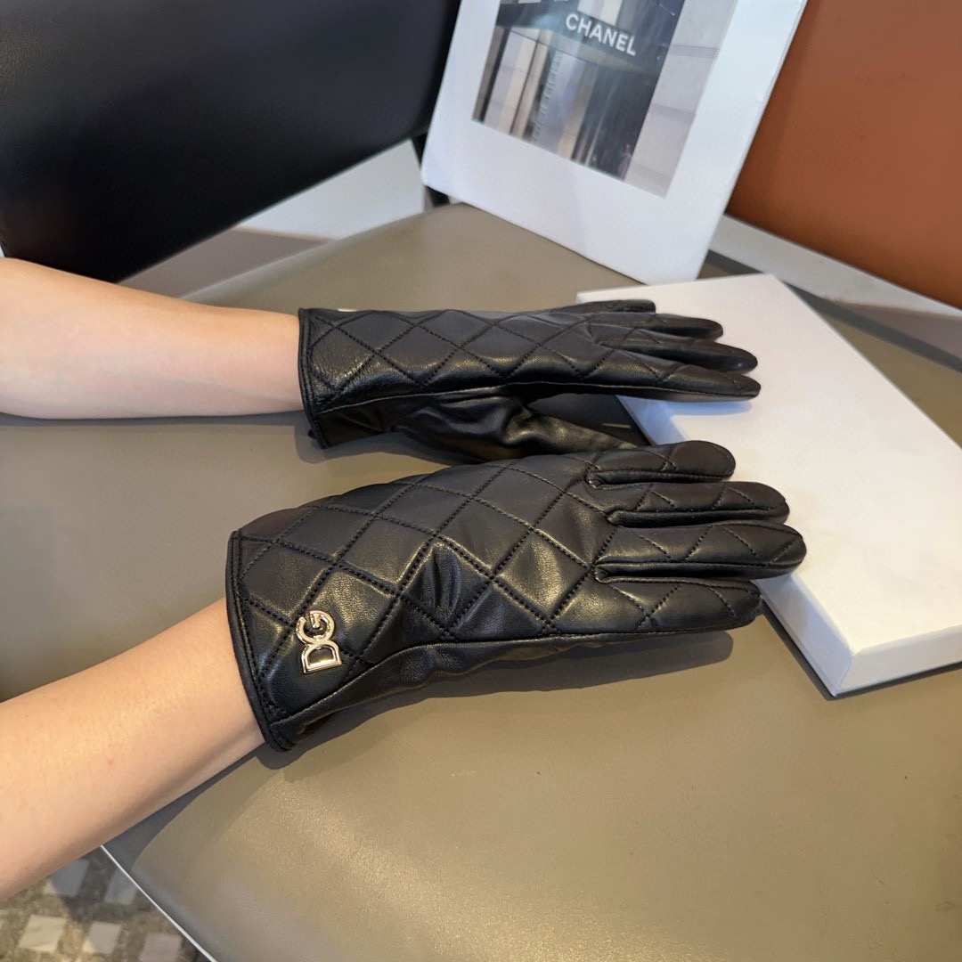 NO:533085,DG sheepskin gloves, fashionable gloves, warm inner in autumn and winter, classic, simple, super comfortable, soft and versatile!  Gloves, gloves, sheepskin, gloves19860909DG羊皮手套,时尚手套,秋冬保暖内里,经典简洁上手超舒适柔软、百搭！均码手套,手套,sheepskin,gloves,accessory