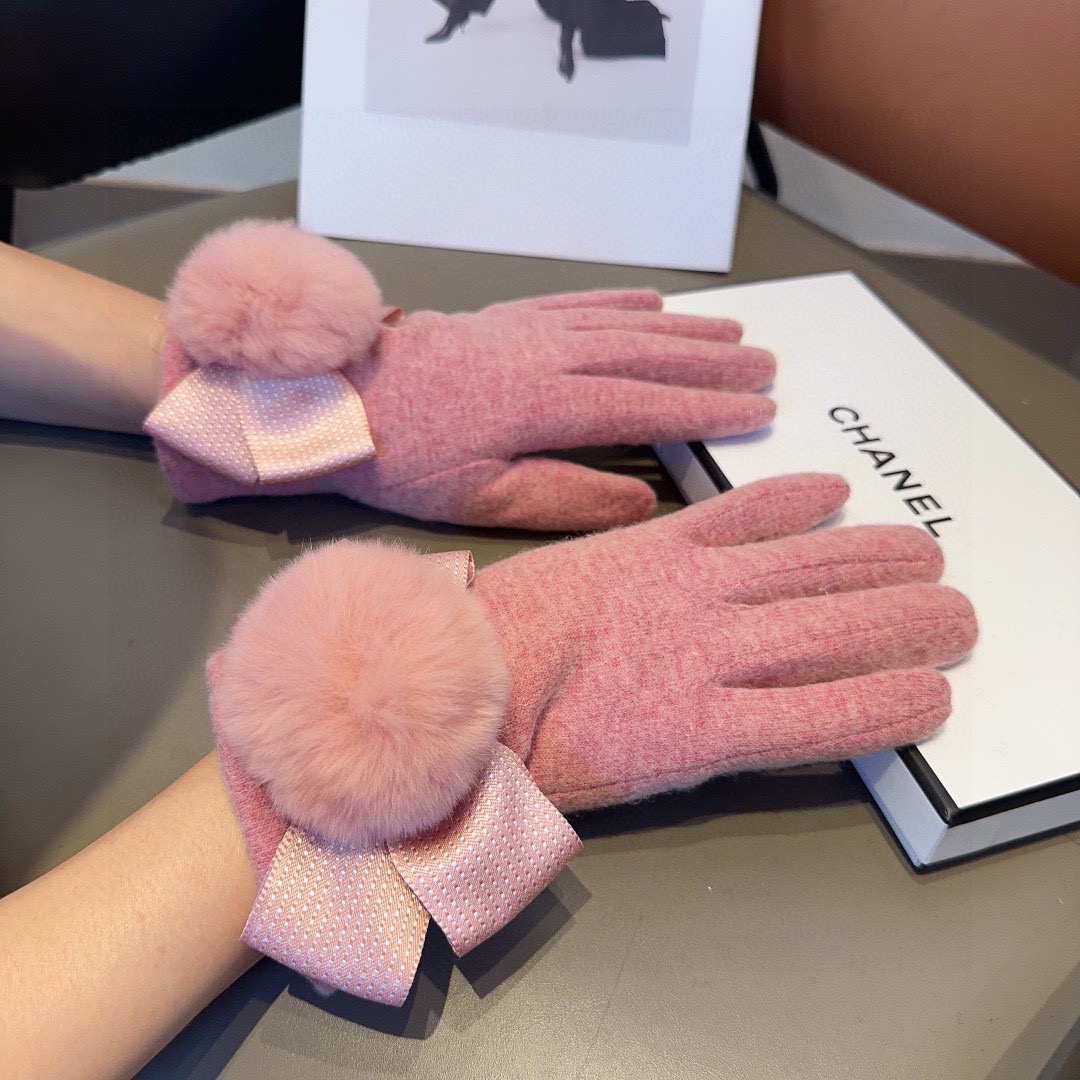 NO:554591,Chanel wool gloves, fashionable gloves, warm in autumn and winter with fleece lining, classic, simple and easy to use, super comfortable and soft, versatile one-size-fits-all gloves, gloves, chanel, gloves19860909香奈儿羊毛手套,时尚手套,秋冬保暖加绒内里,经典简洁上手超舒适柔软、百搭均码手套,手套,chanel,gloves,accessory