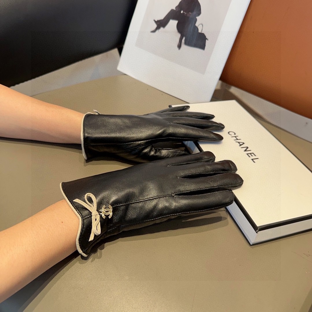 NO:554586,Chanel women's sheepskin gloves, fashionable gloves, warm in autumn and winter with velvet lining, classic and simple, super comfortable, soft and versatile!  ML gloves, gloves, chanel, sheepskin, gloves19860909香奈儿女款羊皮手套,时尚手套,秋冬保暖加绒内里,经典简洁上手超舒适柔软、百搭！ML手套,手套,chanel,sheepskin,gloves,accessory