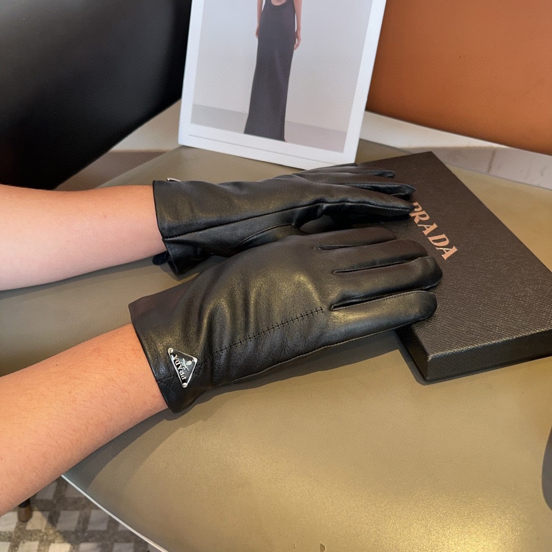 NO:554604,Prada men's new sheepskin gloves, fashionable gloves, warm in autumn and winter with velvet lining, classic and simple, super comfortable, soft and versatile!  Size L, XL gloves, gloves, prada, sheepskin, gloves19860909普拉达男款新品羊皮手套,时尚手套,秋冬保暖加绒内里,经典简洁上手超舒适柔软、百搭！码数L,XL手套,手套,prada,sheepskin,gloves,accessory