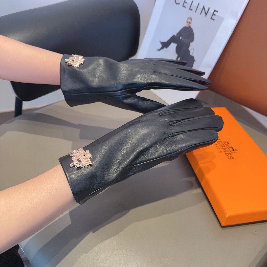 NO:554630,Hermès women's sheepskin gloves, fashionable gloves, warm in autumn and winter with velvet lining, classic and simple, super comfortable, soft and versatile!  ML gloves, gloves, hermes, sheepskin, gloves19860909爱马仕女款羊皮手套,时尚手套,秋冬保暖加绒内里,经典简洁上手超舒适柔软、百搭！ML手套,手套,hermes,sheepskin,gloves,accessory