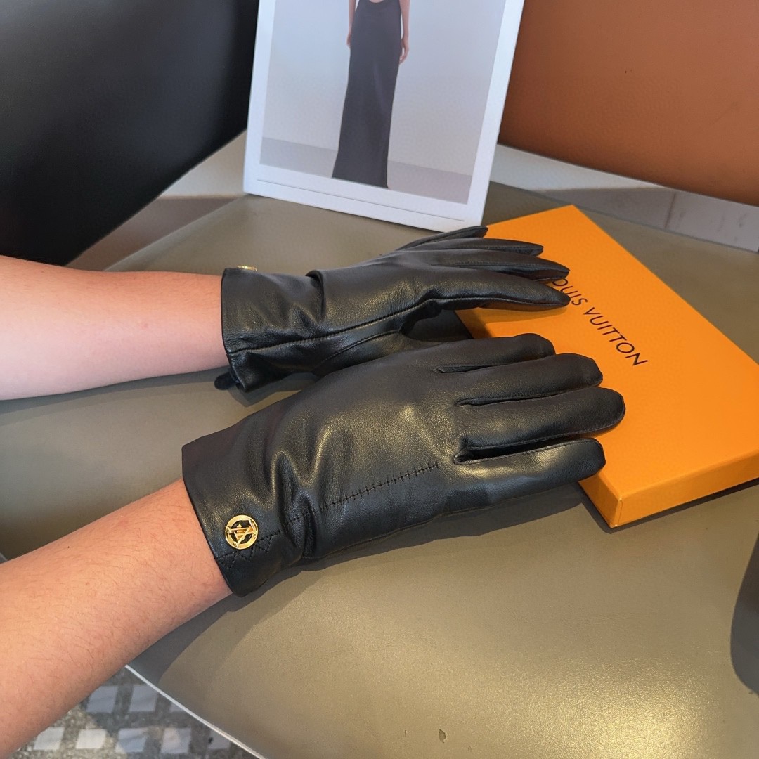 NO:554629,LV men's new sheepskin gloves, fashionable gloves, warm in autumn and winter with velvet lining, classic and simple, super comfortable, soft and versatile!  Size L, XL gloves, gloves, louis vuitton, sheepskin, gloves19860909LV男款新品羊皮手套,时尚手套,秋冬保暖加绒内里,经典简洁上手超舒适柔软、百搭！码数L,XL手套,手套,louis vuitton,sheepskin,gloves,accessory