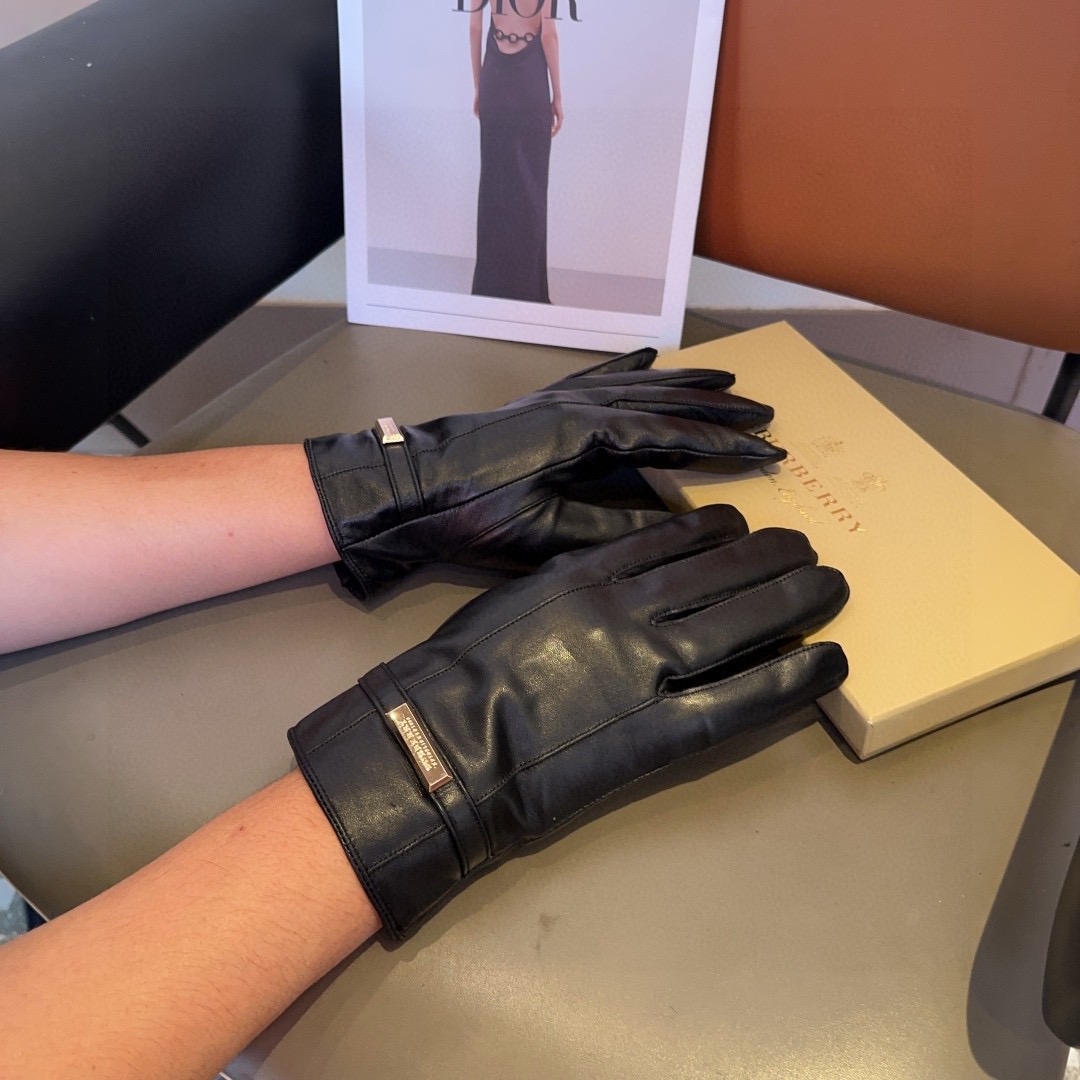 NO:554845,Burberry men's new sheepskin gloves, fashionable gloves, warm in autumn and winter with velvet lining, classic, simple and easy to use, super comfortable, soft and versatile!  Size L, XL gloves, gloves, burberry, sheepskin, gloves19860909巴宝莉男款新品羊皮手套,时尚手套,秋冬保暖加绒内里,经典简洁上手超舒适柔软、百搭！码数L,XL手套,手套,burberry,sheepskin,gloves,accessory