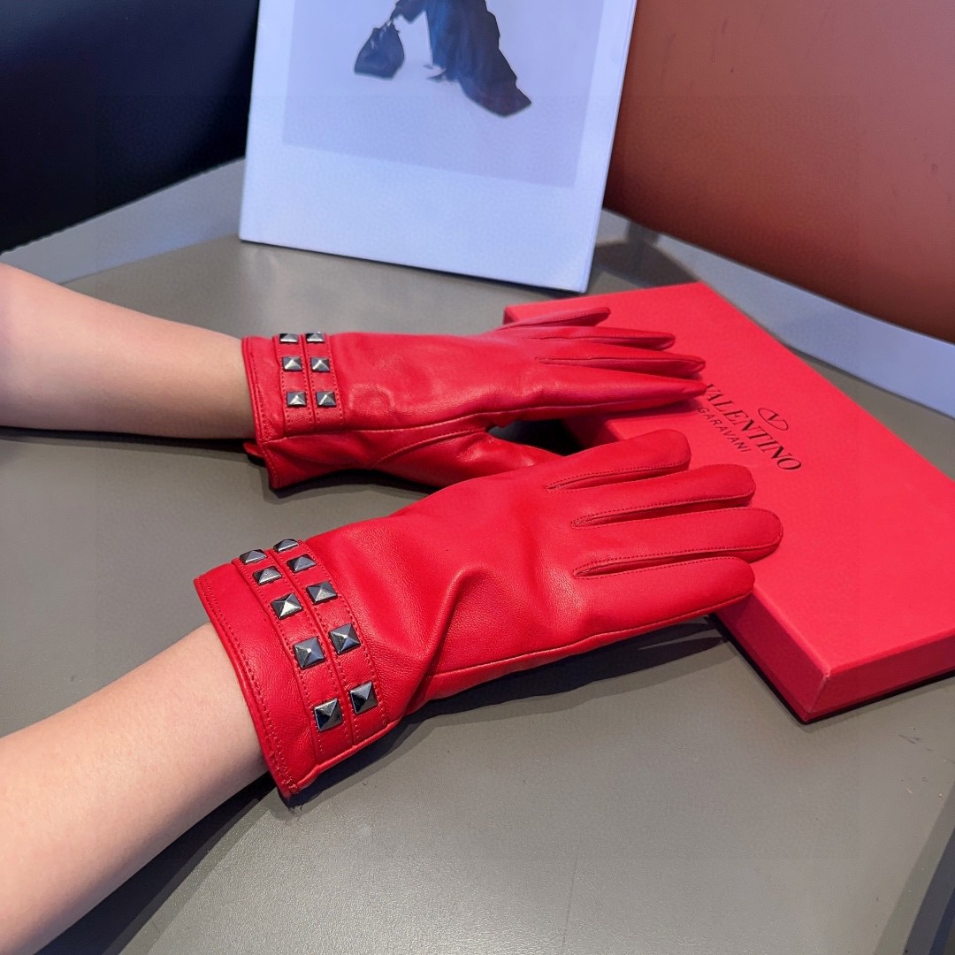 NO:554818,Valentino women's sheepskin gloves, fashionable gloves, warm in autumn and winter with velvet lining, classic, simple and super comfortable and soft, ML gloves, gloves, valentino, sheepskin, gloves19860909华伦天奴女款羊皮手套,时尚手套,秋冬保暖加绒内里,经典简洁上手超舒适柔软、ML手套,手套,valentino,sheepskin,gloves,accessory