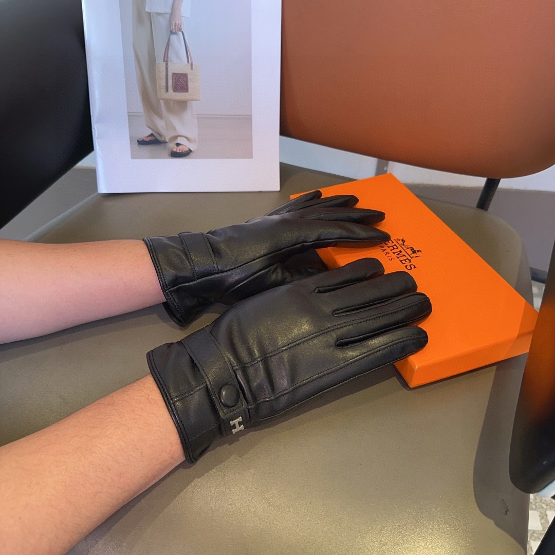 NO:554829,Hermès men's new sheepskin gloves, fashionable gloves, warm in autumn and winter with velvet lining, classic, simple and easy to use, super comfortable, soft and versatile!  Size L, XL gloves, gloves, hermes, sheepskin, gloves19860909爱马仕男款新品羊皮手套,时尚手套,秋冬保暖加绒内里,经典简洁上手超舒适柔软、百搭！码数L,XL手套,手套,hermes,sheepskin,gloves,accessory
