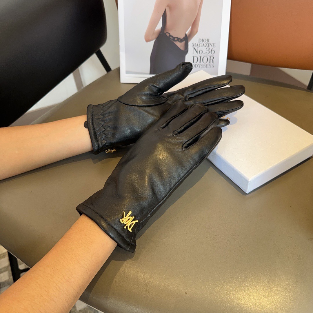 NO:554857,Dior sheepskin gloves, fashionable gloves, warm autumn and winter lining, classic, simple and easy to use, super comfortable, soft and versatile!  One size fits all gloves, gloves, dior, sheepskin, gloves19860909迪奥羊皮手套,时尚手套,秋冬保暖内里,经典简洁上手超舒适柔软、百搭！均码手套,手套,dior,sheepskin,gloves,accessory
