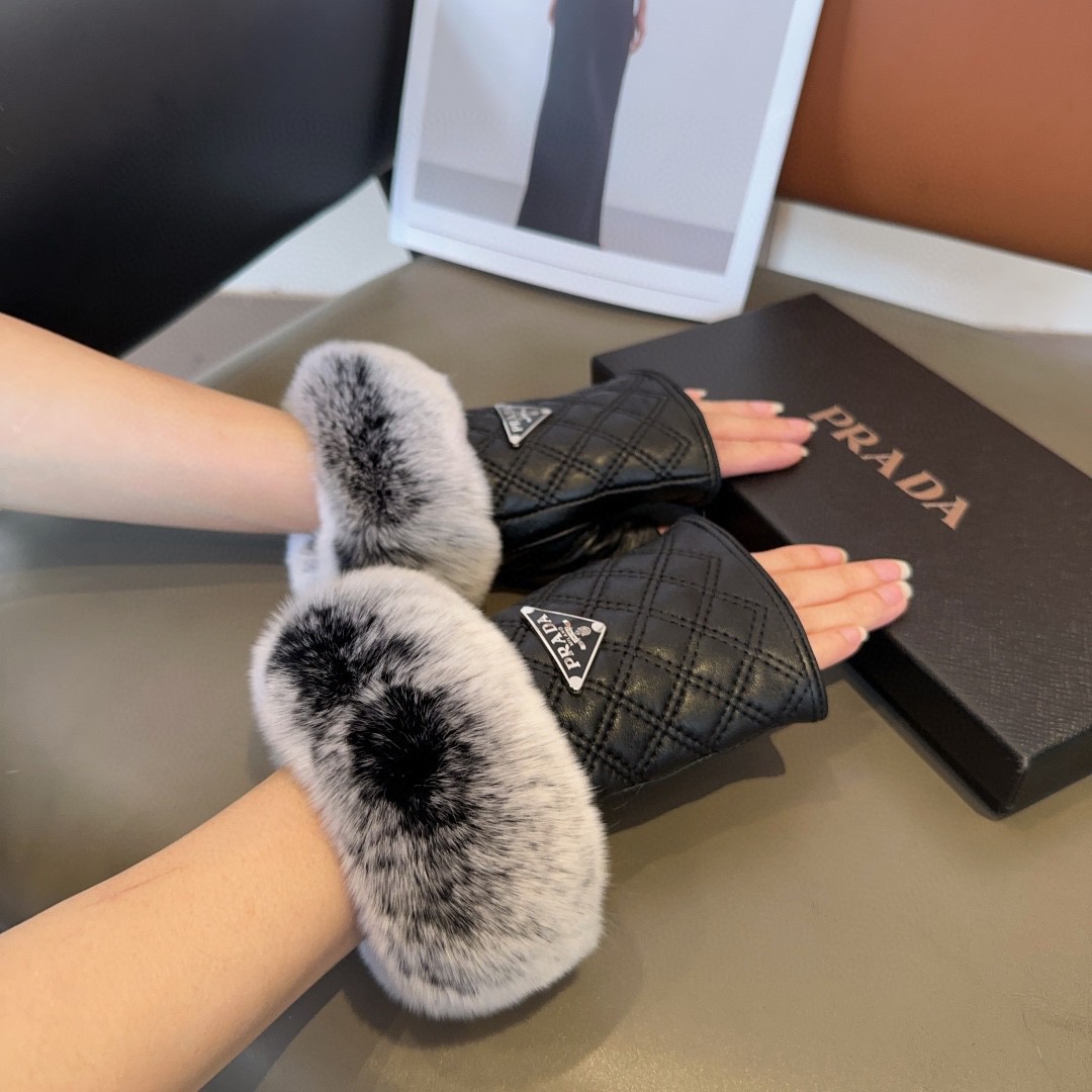 NO:554835,Prada sheepskin gloves, fashionable gloves, warm autumn and winter lining, classic and simple, super comfortable, soft and versatile!  One size fits all gloves, gloves, prada, sheepskin, gloves19860909普拉达羊皮手套,时尚手套,秋冬保暖内里,经典简洁上手超舒适柔软、百搭！均码手套,手套,prada,sheepskin,gloves,accessory