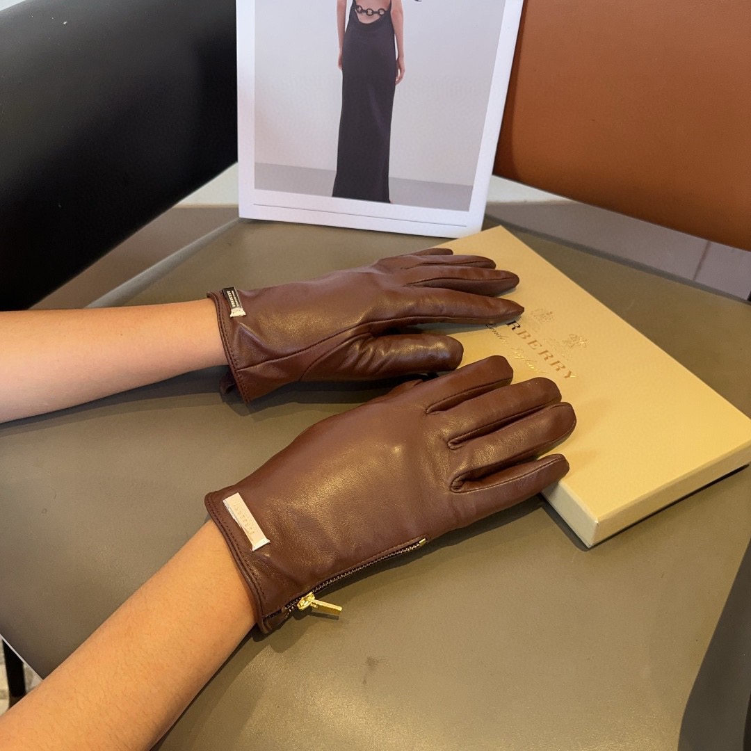 NO:584026,LV women's sheepskin gloves, fashionable gloves, warm in autumn and winter with velvet lining, classic and simple, super comfortable, soft and versatile!  Size ML gloves, gloves, louis vuitton, sheepskin, gloves19860909LV女款羊皮手套,时尚手套,秋冬保暖加绒内里,经典简洁上手超舒适柔软、百搭！码数ML手套,手套,louis vuitton,sheepskin,gloves,accessory