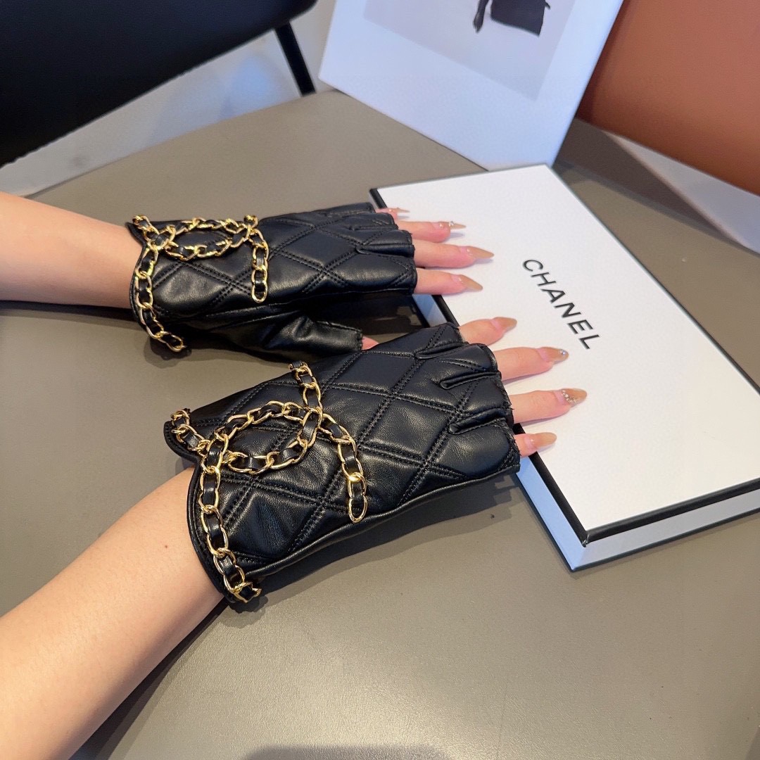 NO:583968,Chanel's large double C chain autumn and winter short motorcycle gloves are beautiful and worth comparing the same model with different quality. It is a quick sale of poor products in the market. Imported first-grade sheepskin is a classic and timeless style. If you like it, you can buy it. If you use it this year, you can still use it next year [Happy][Happy][Happy] One-size-fits-all gloves, gloves, chanel, sheepskin, gloves19860909香奈儿大双c链条秋冬短款机车手套美美滴值得对比同款不同品质,秒杀市场差产品,进口一级羊皮经典不过时款.喜欢可以入手了,这种品质的今年用了明年还能用 [愉快][愉快][愉快]均码手套,手套,chanel,sheepskin,gloves,accessory