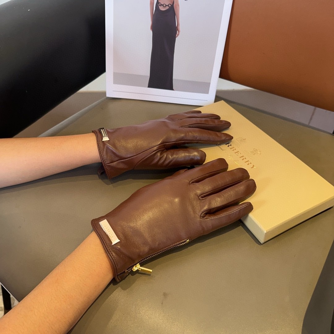 NO:583982,Burberry sheepskin gloves, fashionable gloves, warm in autumn and winter with velvet lining, classic, simple and super comfortable, soft and versatile!  ML gloves, gloves, burberry, sheepskin, gloves19860909巴宝莉羊皮手套,时尚手套,秋冬保暖加绒内里,经典简洁上手超舒适柔软、百搭！ML手套,手套,burberry,sheepskin,gloves,accessory
