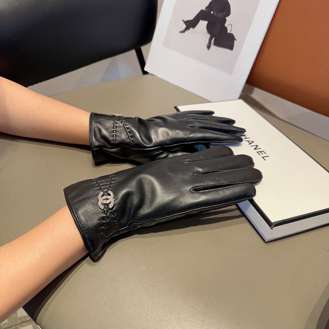 NO:583969,Chanel women's new sheepskin gloves, fashionable gloves, warm in autumn and winter with velvet lining, classic, simple and easy to use, super comfortable, soft and versatile!  ML gloves, gloves, chanel, sheepskin, gloves19860909香奈儿女款新品羊皮手套,时尚手套,秋冬保暖加绒内里,经典简洁上手超舒适柔软、百搭！ML手套,手套,chanel,sheepskin,gloves,accessory
