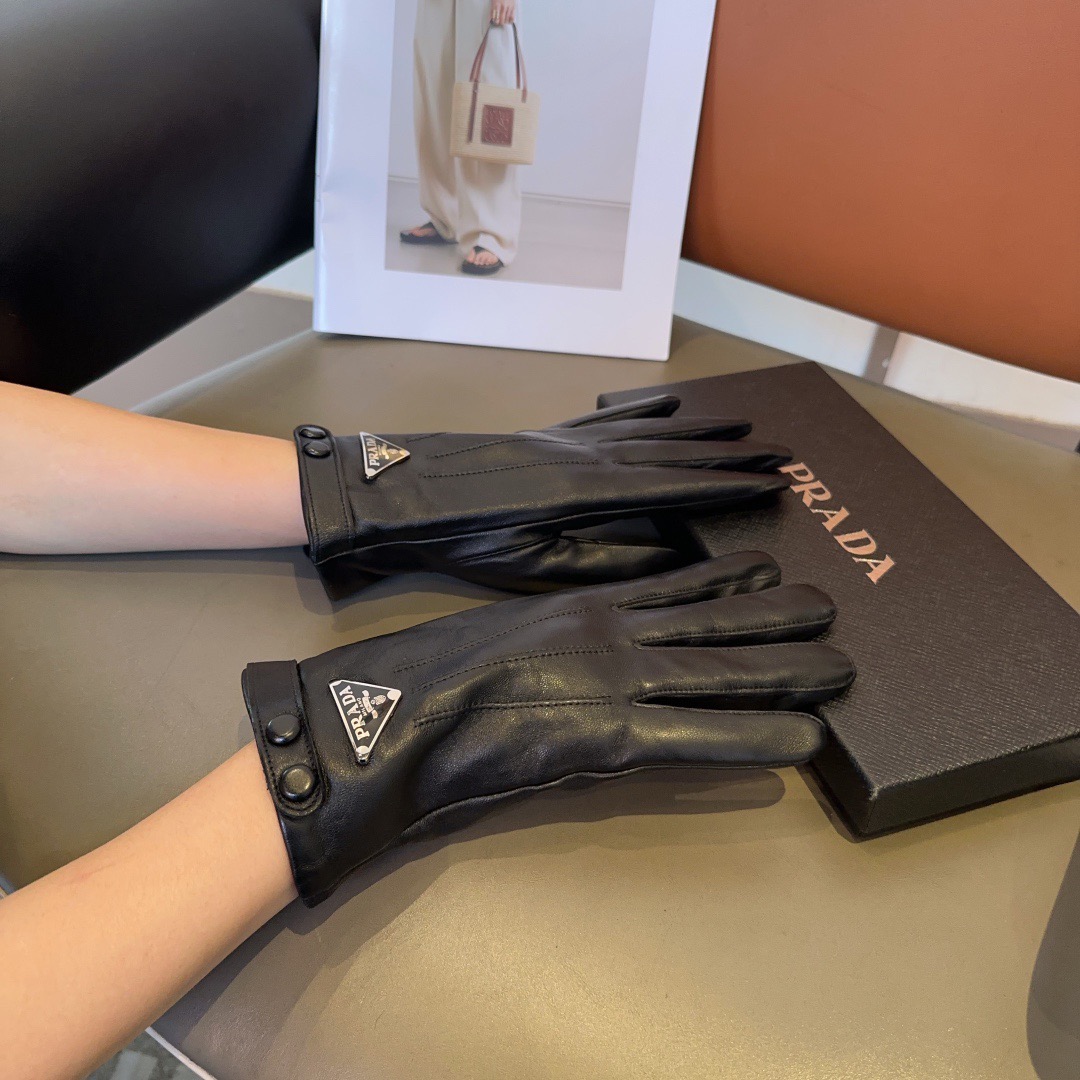 NO:602282,Prada sheepskin gloves, fashionable gloves, warm lining in autumn and winter, classic and simple, super comfortable, soft and versatile!  ML gloves, gloves, prada, sheepskin, gloves19860909普拉达羊皮手套,时尚手套,秋冬保暖内里,经典简洁上手超舒适柔软、百搭！ML手套,手套,prada,sheepskin,gloves,accessory