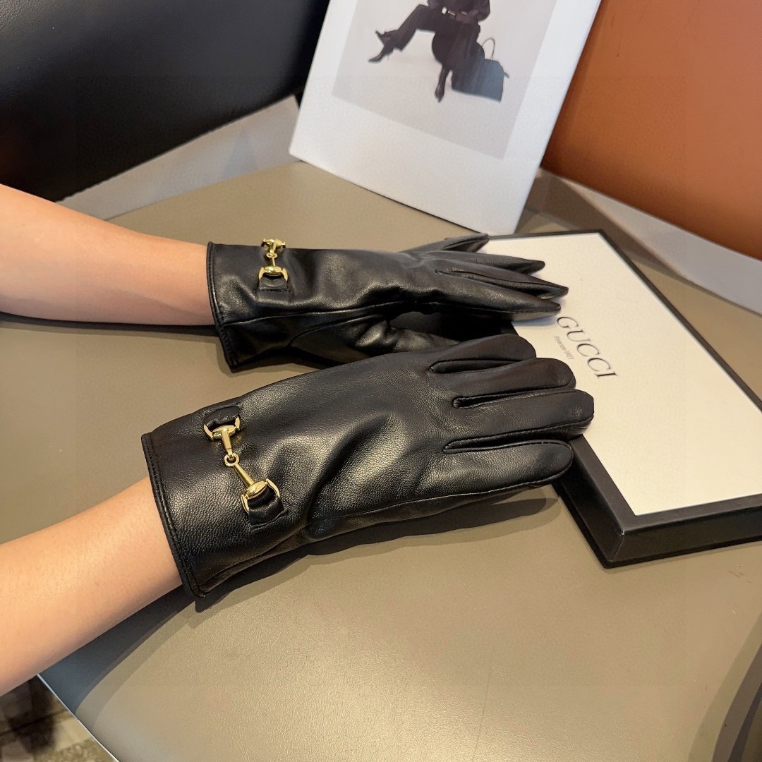 NO:602298,Gucci's popular women's leather gloves, horsebit first-grade sheepskin, simple and elegant static style with small logo buckle, super soft and cashmere lining for comfortable wearing gloves, gloves, gucci, sheepskin, gloves19860909gucci火爆朋友圈的女式真皮手套,马衔扣一级羊皮 简单大方的静面款式添加小logo扣,超柔加羊绒内里佩戴舒适手套,手套,gucci,sheepskin,gloves,accessory