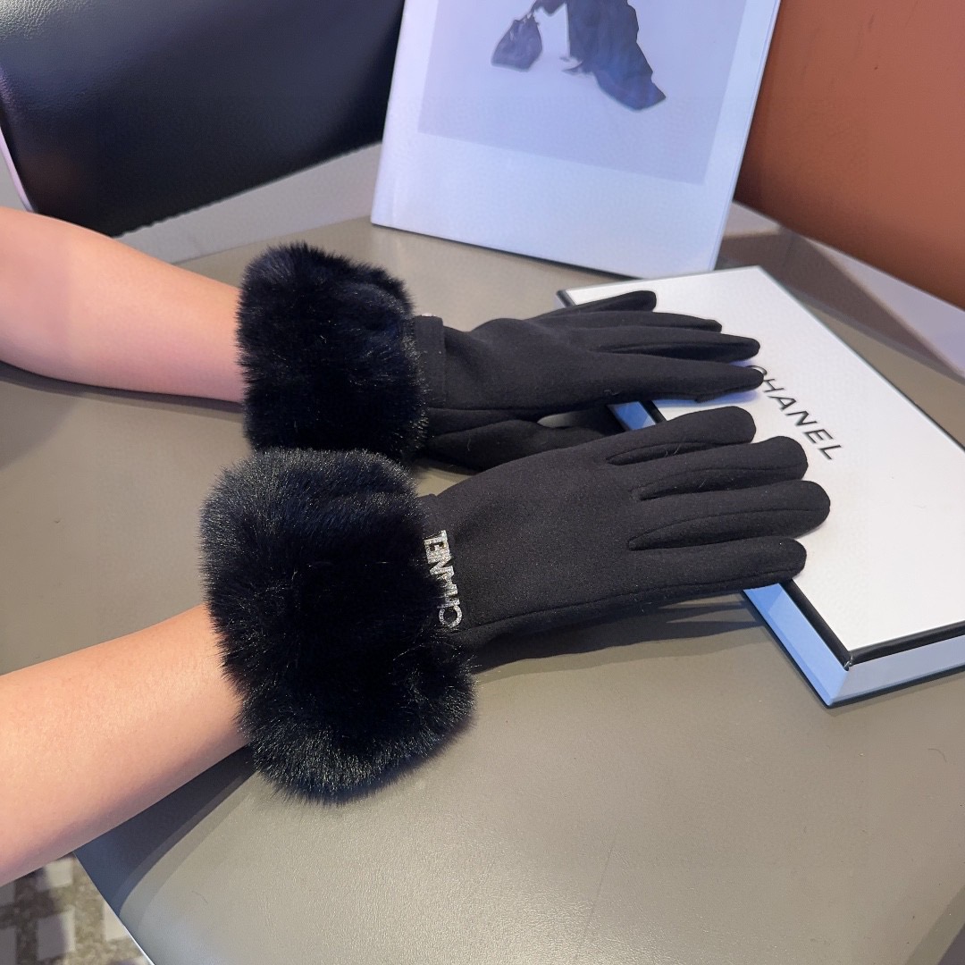 NO:602304,Chanel's new wool gloves, fashionable gloves, warm in autumn and winter with fleece lining, classic plaid, super comfortable, soft and versatile!  One size fits all gloves, gloves, chanel, gloves19860909香奈儿新品羊毛手套,时尚手套,秋冬保暖加绒内里,经典格子,上手超舒适柔软、百搭！均码手套,手套,chanel,gloves,accessory