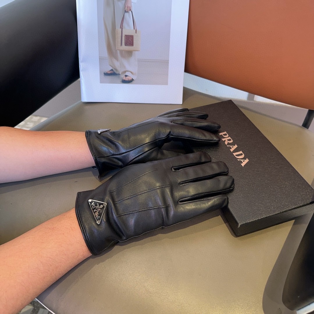 NO:618087,Prada men's new sheepskin gloves, fashionable gloves, warm in autumn and winter with velvet lining, classic and simple, super comfortable, soft and versatile!  Size L, XL gloves, gloves, prada, sheepskin, gloves19860909普拉达男款新品羊皮手套,时尚手套,秋冬保暖加绒内里,经典简洁上手超舒适柔软、百搭！码数L,XL手套,手套,prada,sheepskin,gloves,accessory