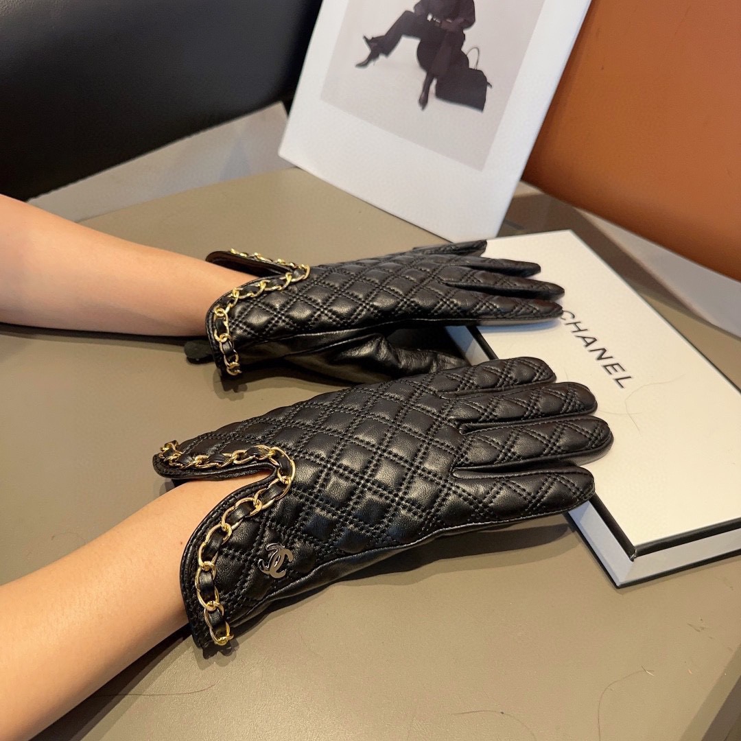 NO:618093,Chanel's large double C chain autumn and winter motorcycle gloves are beautiful and worth comparing the same model with different quality. It kills the poor products in the market. The imported first-grade sheepskin is a classic and timeless style. If you like it, you can buy it. This kind of quality can be used this year and next year. [Happy][Happy][Happy] One-size-fits-all gloves, gloves, chanel, sheepskin, gloves19860909香奈儿大双c链条秋冬机车手套美美滴值得对比同款不同品质,秒杀市场差产品,进口一级羊皮经典不过时款.喜欢可以入手了,这种品质的今年用了明年还能用 [愉快][愉快][愉快]均码手套,手套,chanel,sheepskin,gloves,accessory