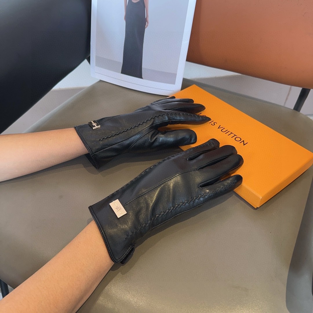 NO:618101,LV sheepskin gloves, fashionable gloves, warm in autumn and winter with velvet lining, classic and simple, super comfortable, soft and versatile ML gloves, gloves, louis vuitton, sheepskin, gloves19860909LV羊皮手套,时尚手套,秋冬保暖加绒内里,经典简洁上手超舒适柔软、百搭 ML手套,手套,louis vuitton,sheepskin,gloves,accessory
