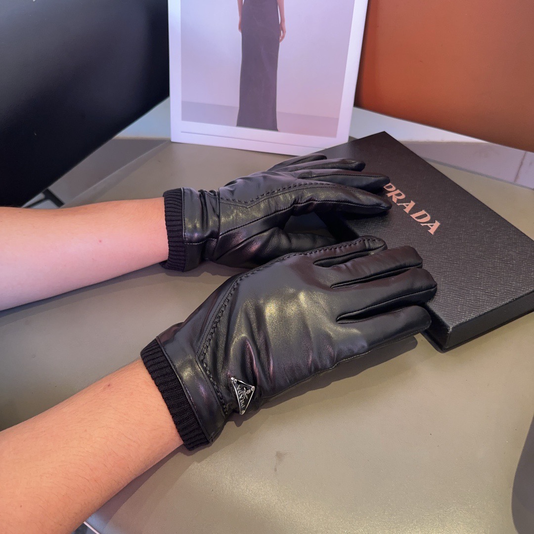 NO:640301,Prada men's new sheepskin gloves, fashionable gloves, warm in autumn and winter with velvet lining, classic and simple, super comfortable, soft and versatile!  Size L, XL gloves, gloves, prada, sheepskin, gloves19860909普拉达男款新品羊皮手套,时尚手套,秋冬保暖加绒内里,经典简洁上手超舒适柔软、百搭！码数L,XL手套,手套,prada,sheepskin,gloves,accessory