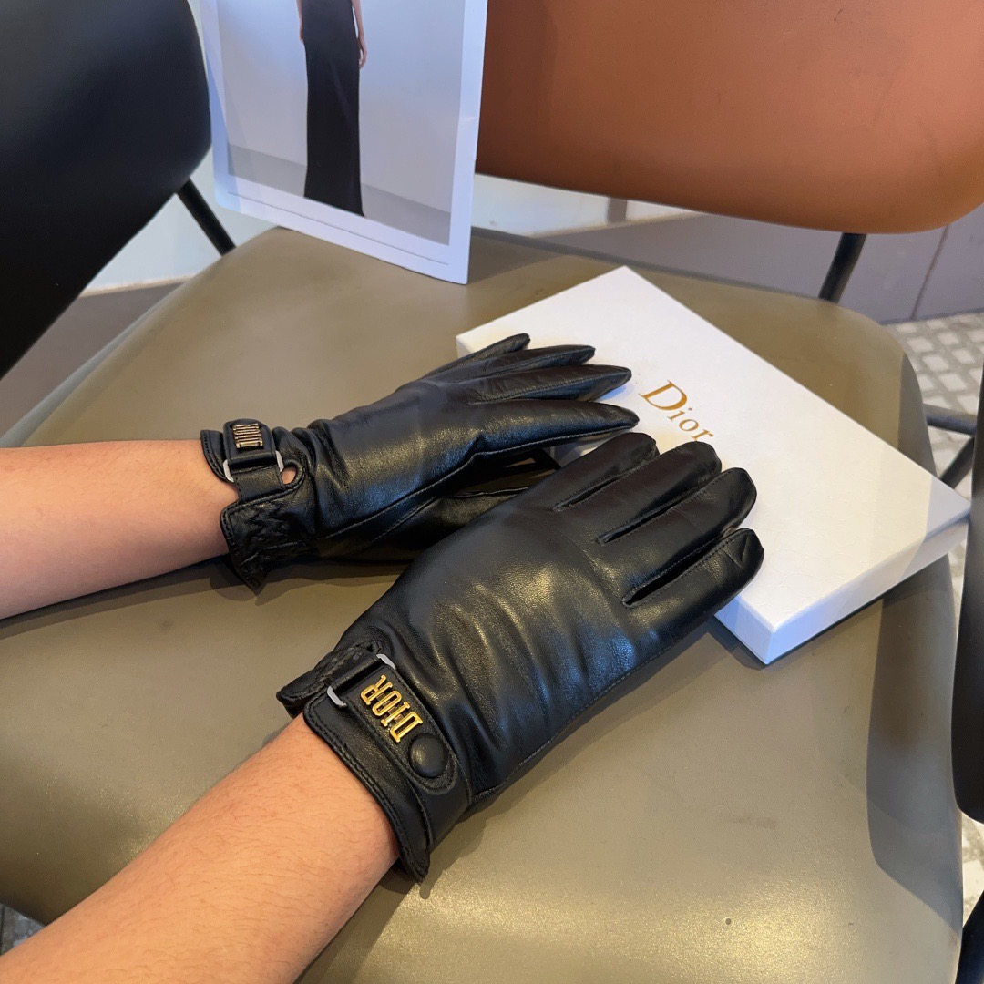 NO:640313,Dior men's new sheepskin gloves, fashionable gloves, warm in autumn and winter with velvet lining, classic and simple, super comfortable, soft and versatile!  Size L, XL gloves, gloves, dior, sheepskin, gloves19860909迪奥男款新品羊皮手套,时尚手套,秋冬保暖加绒内里,经典简洁上手超舒适柔软、百搭！码数L,XL手套,手套,dior,sheepskin,gloves,accessory