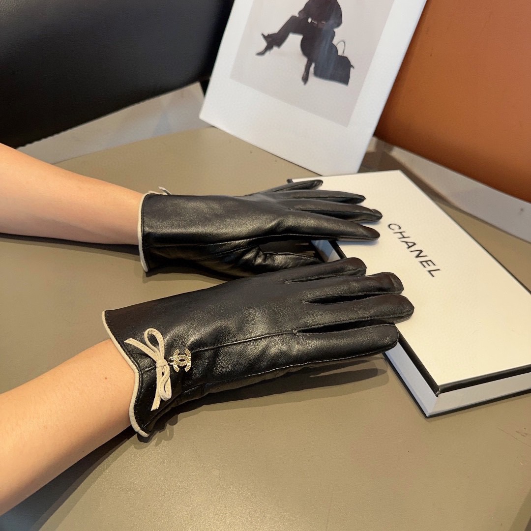 NO:640113,Chanel women's sheepskin gloves, fashionable gloves, warm in autumn and winter with velvet lining, classic and simple, super comfortable, soft and versatile!  ML gloves, gloves, chanel, sheepskin, gloves19860909香奈儿女款羊皮手套,时尚手套,秋冬保暖加绒内里,经典简洁上手超舒适柔软、百搭！ML手套,手套,chanel,sheepskin,gloves,accessory