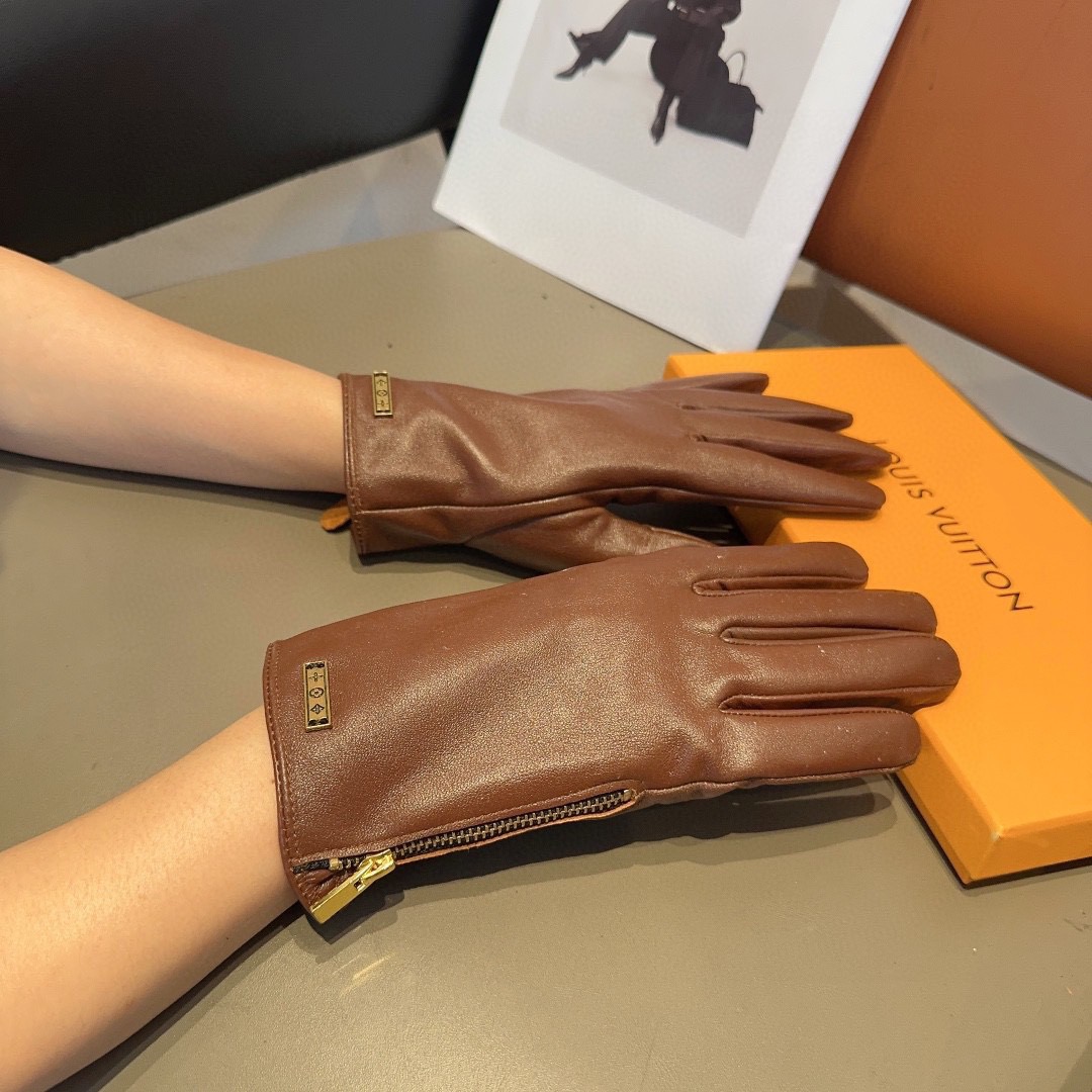 NO:640123,LV women's sheepskin gloves, fashionable gloves, warm in autumn and winter with velvet lining, classic and simple, super comfortable, soft and versatile!  Size ML gloves, gloves, louis vuitton, sheepskin, gloves19860909LV女款羊皮手套,时尚手套,秋冬保暖加绒内里,经典简洁上手超舒适柔软、百搭！码数ML手套,手套,louis vuitton,sheepskin,gloves,accessory