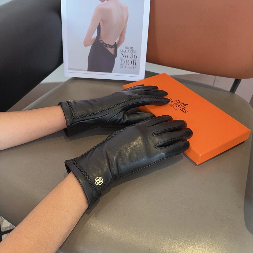 NO:659828,Hermès sheepskin gloves, fashionable gloves, warm in autumn and winter with velvet lining, classic, simple and super comfortable, soft and versatile!  ML gloves, gloves, hermes, sheepskin, gloves19860909爱马仕羊皮手套,时尚手套,秋冬保暖加绒内里,经典简洁上手超舒适柔软、百搭！ML 手套,手套,hermes,sheepskin,gloves,accessory