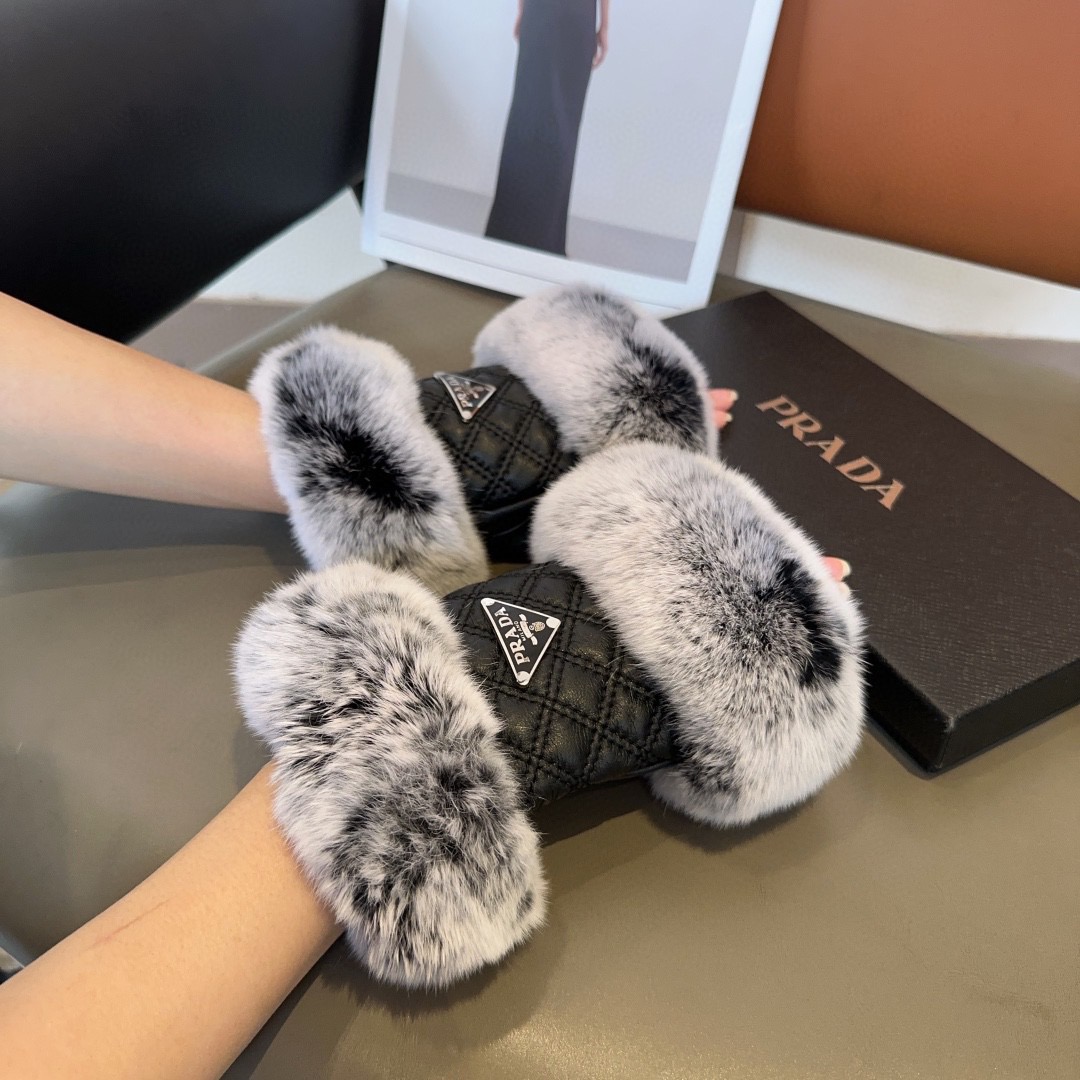 NO:659851,Prada sheepskin gloves, fashionable gloves, warm lining in autumn and winter, classic and simple, super comfortable, soft and versatile!  One size fits all gloves, gloves, prada, sheepskin, gloves19860909普拉达羊皮手套,时尚手套,秋冬保暖内里,经典简洁上手超舒适柔软、百搭！均码手套,手套,prada,sheepskin,gloves,accessory