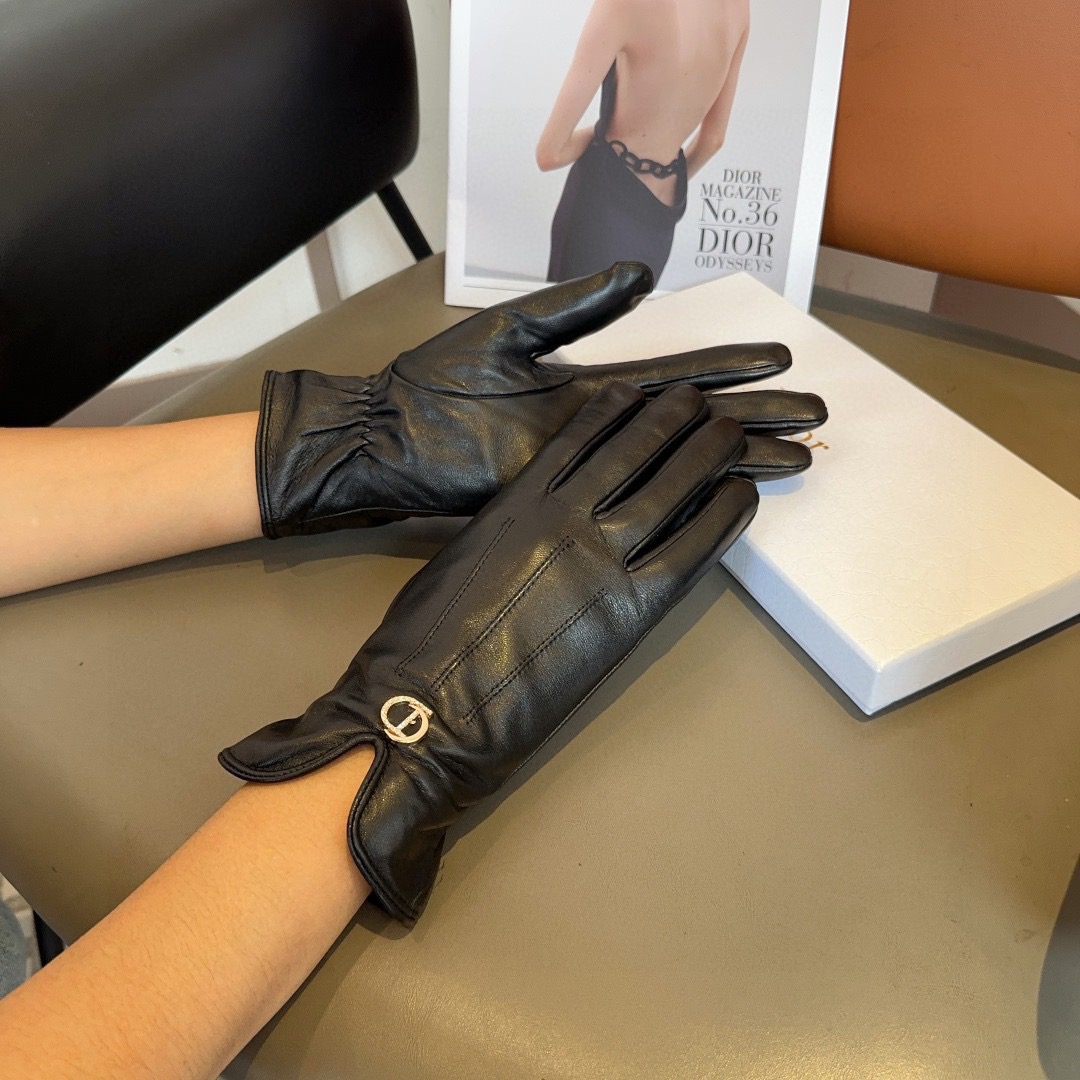 NO:659858,Dior women's new sheepskin gloves, fashionable gloves, warm in autumn and winter with velvet lining, classic, simple and super comfortable, soft and versatile!  ML gloves, gloves, dior, sheepskin, gloves19860909迪奥女款新品羊皮手套,时尚手套,秋冬保暖加绒内里,经典简洁上手超舒适柔软、百搭！ML手套,手套,dior,sheepskin,gloves,accessory